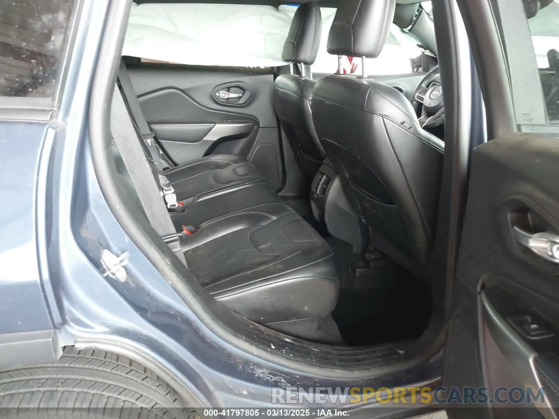 8 Photograph of a damaged car 1C4PJLMX0MD207782 JEEP CHEROKEE 2021