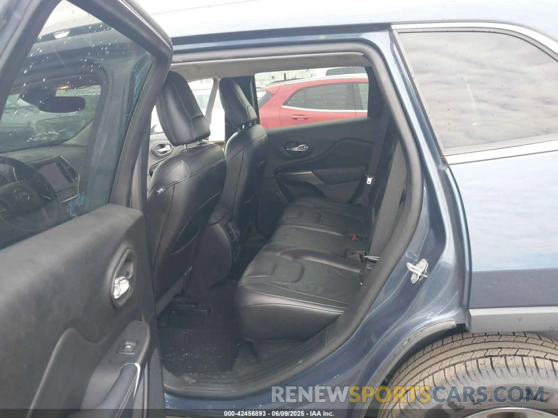 8 Photograph of a damaged car 1C4PJLMX2MD107165 JEEP CHEROKEE 2021