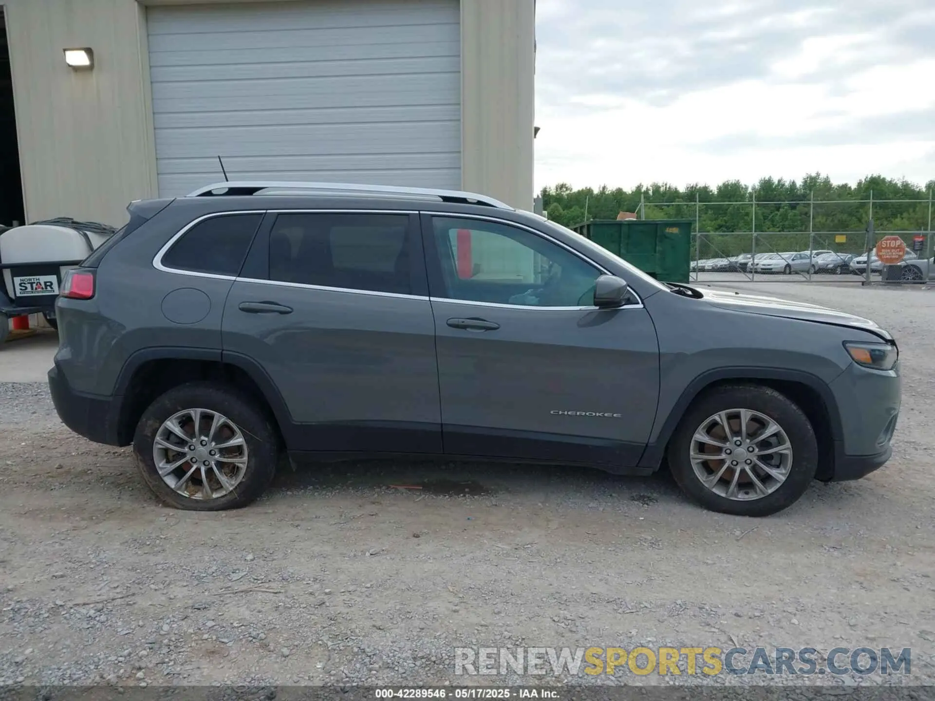 13 Photograph of a damaged car 1C4PJLMX2MD211624 JEEP CHEROKEE 2021