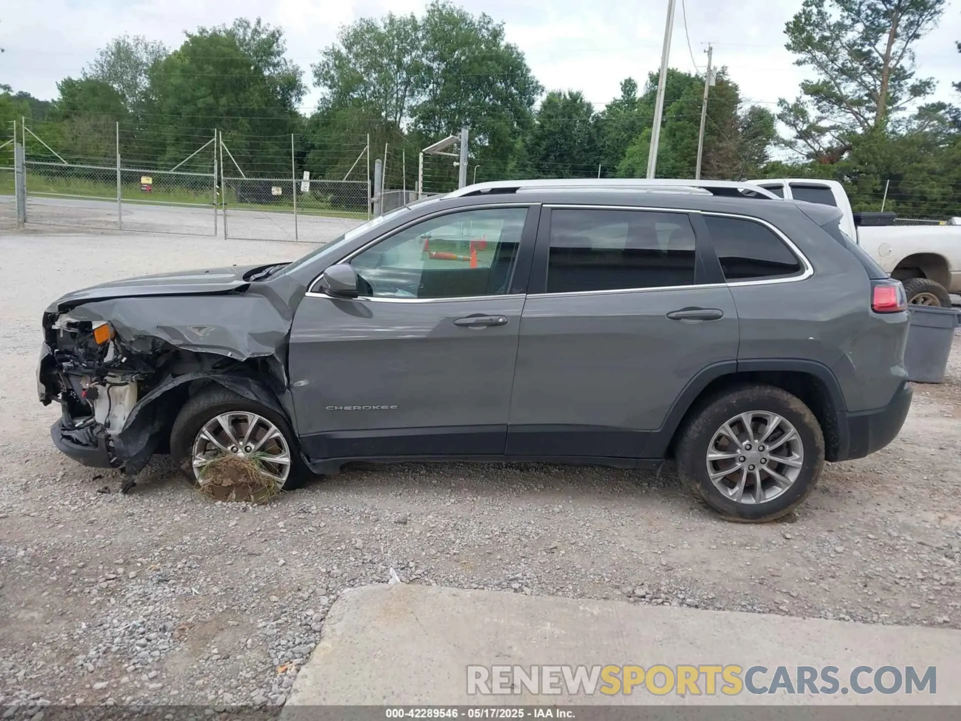 14 Photograph of a damaged car 1C4PJLMX2MD211624 JEEP CHEROKEE 2021