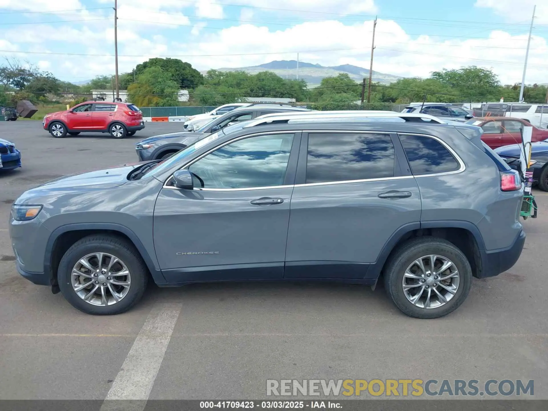 13 Photograph of a damaged car 1C4PJLMX4MD158909 JEEP CHEROKEE 2021