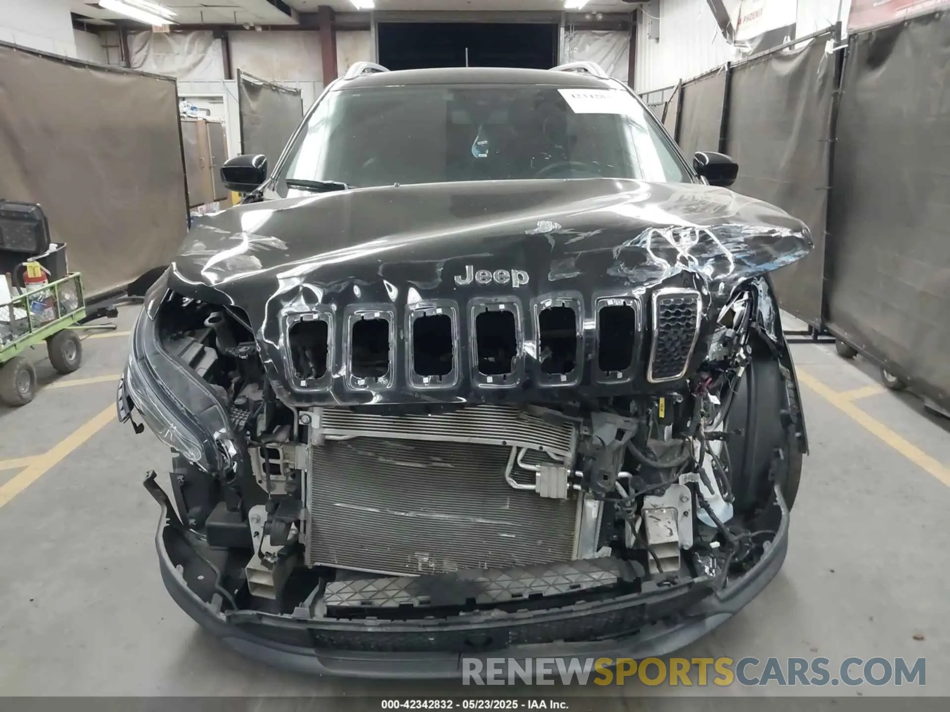 13 Photograph of a damaged car 1C4PJLMX5MD136675 JEEP CHEROKEE 2021