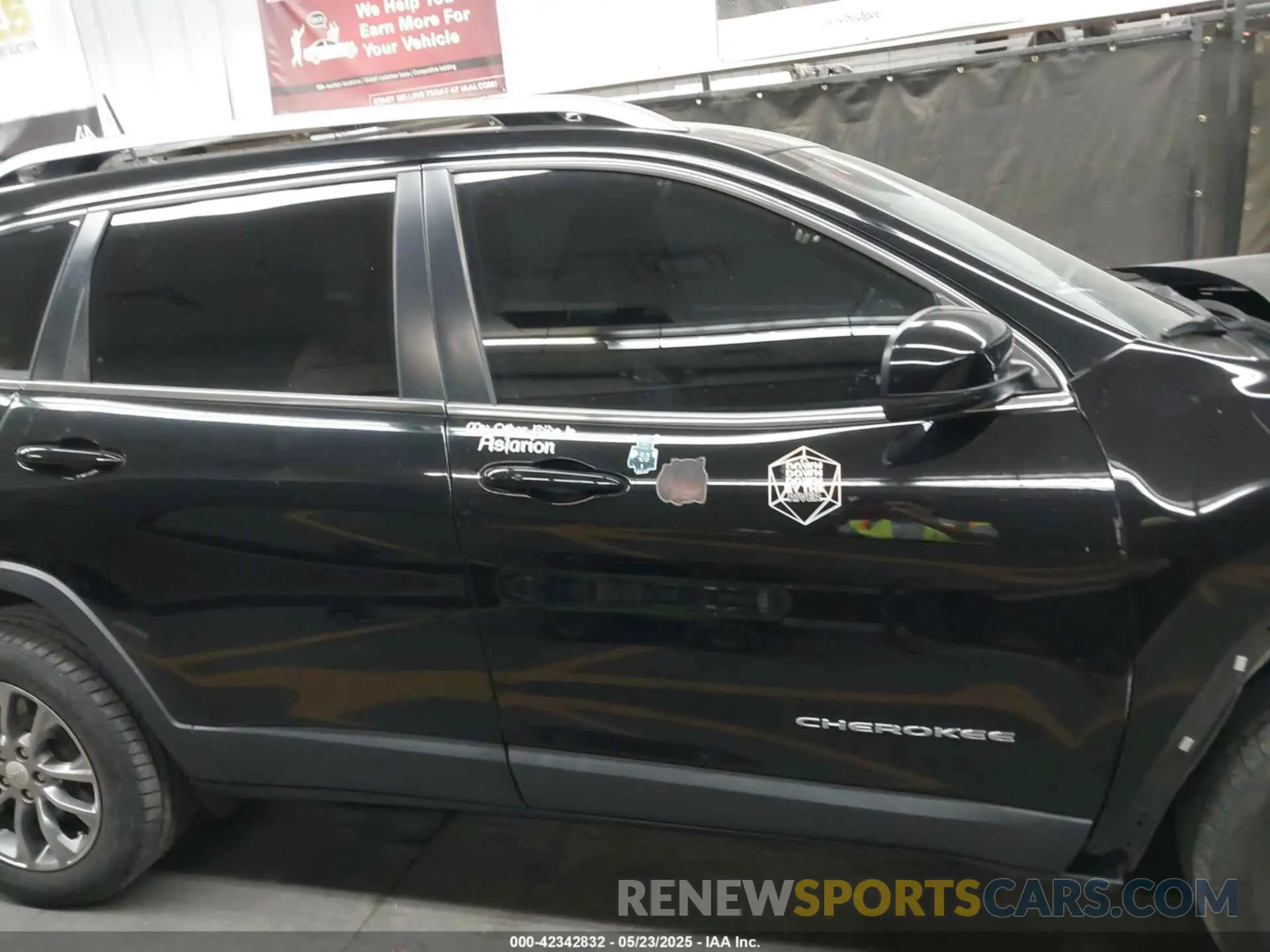 14 Photograph of a damaged car 1C4PJLMX5MD136675 JEEP CHEROKEE 2021