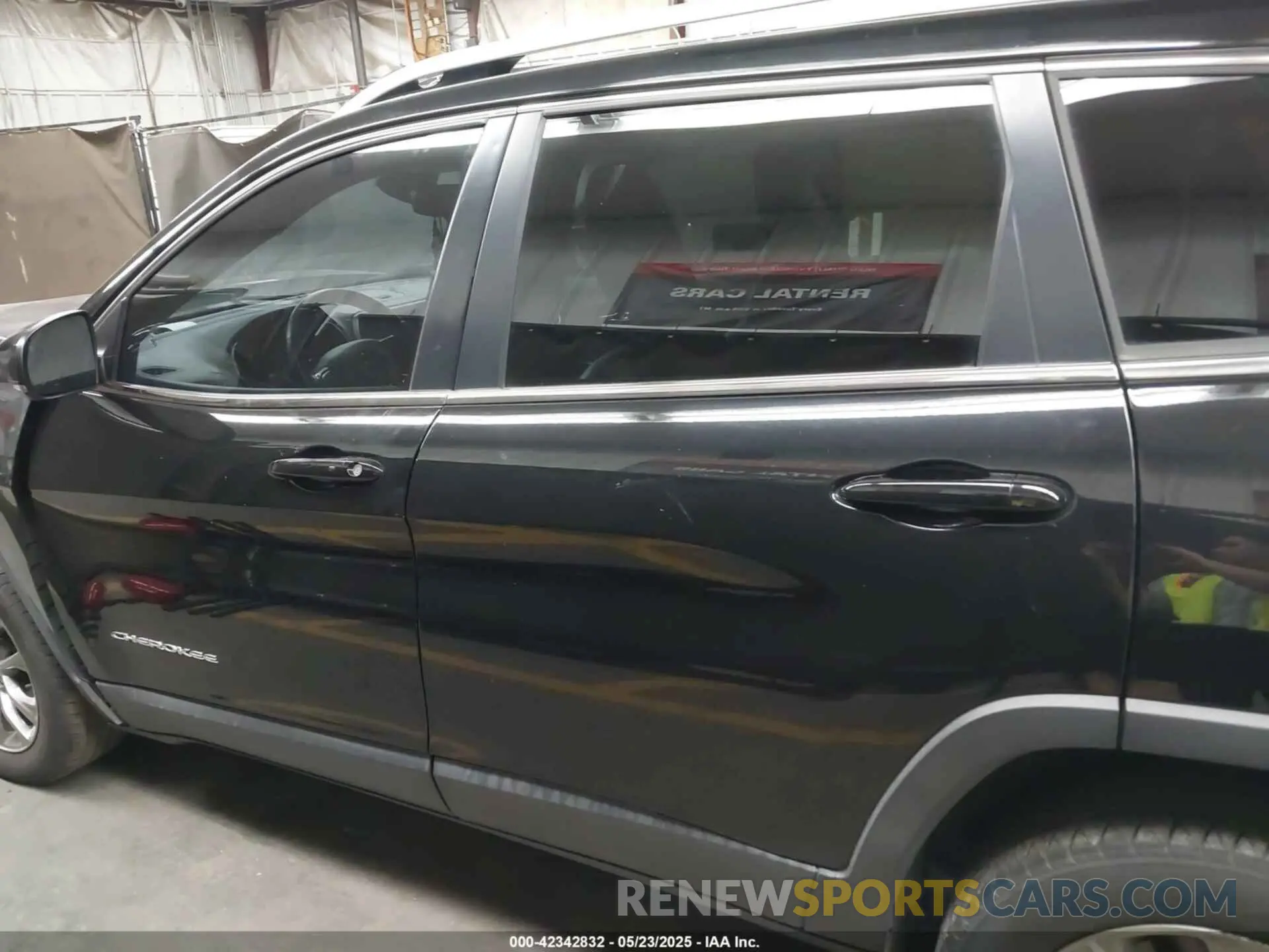 15 Photograph of a damaged car 1C4PJLMX5MD136675 JEEP CHEROKEE 2021