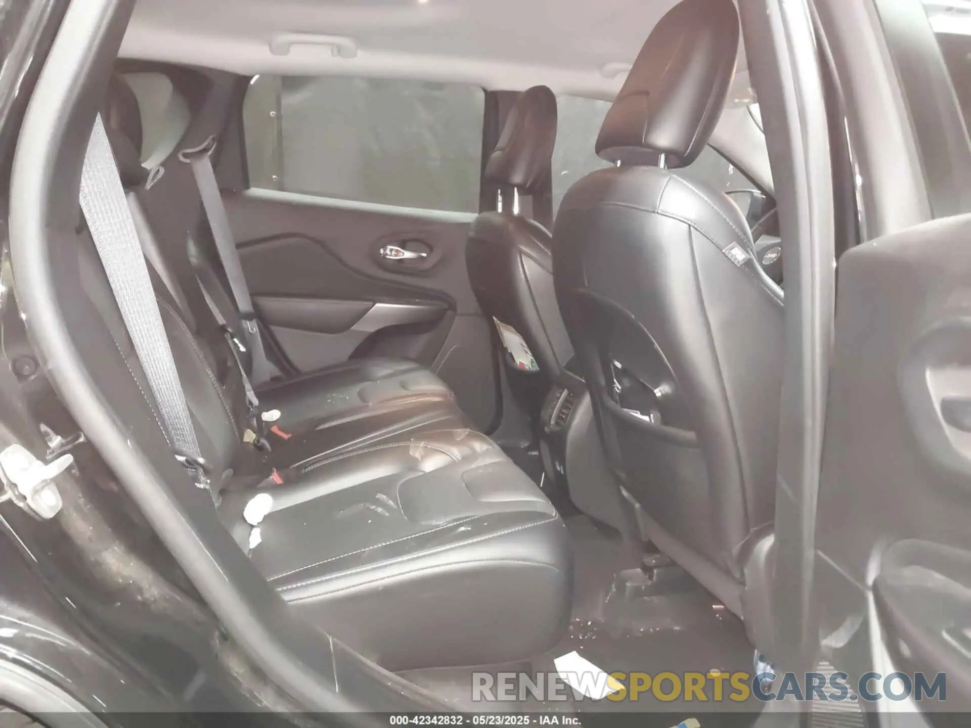 8 Photograph of a damaged car 1C4PJLMX5MD136675 JEEP CHEROKEE 2021