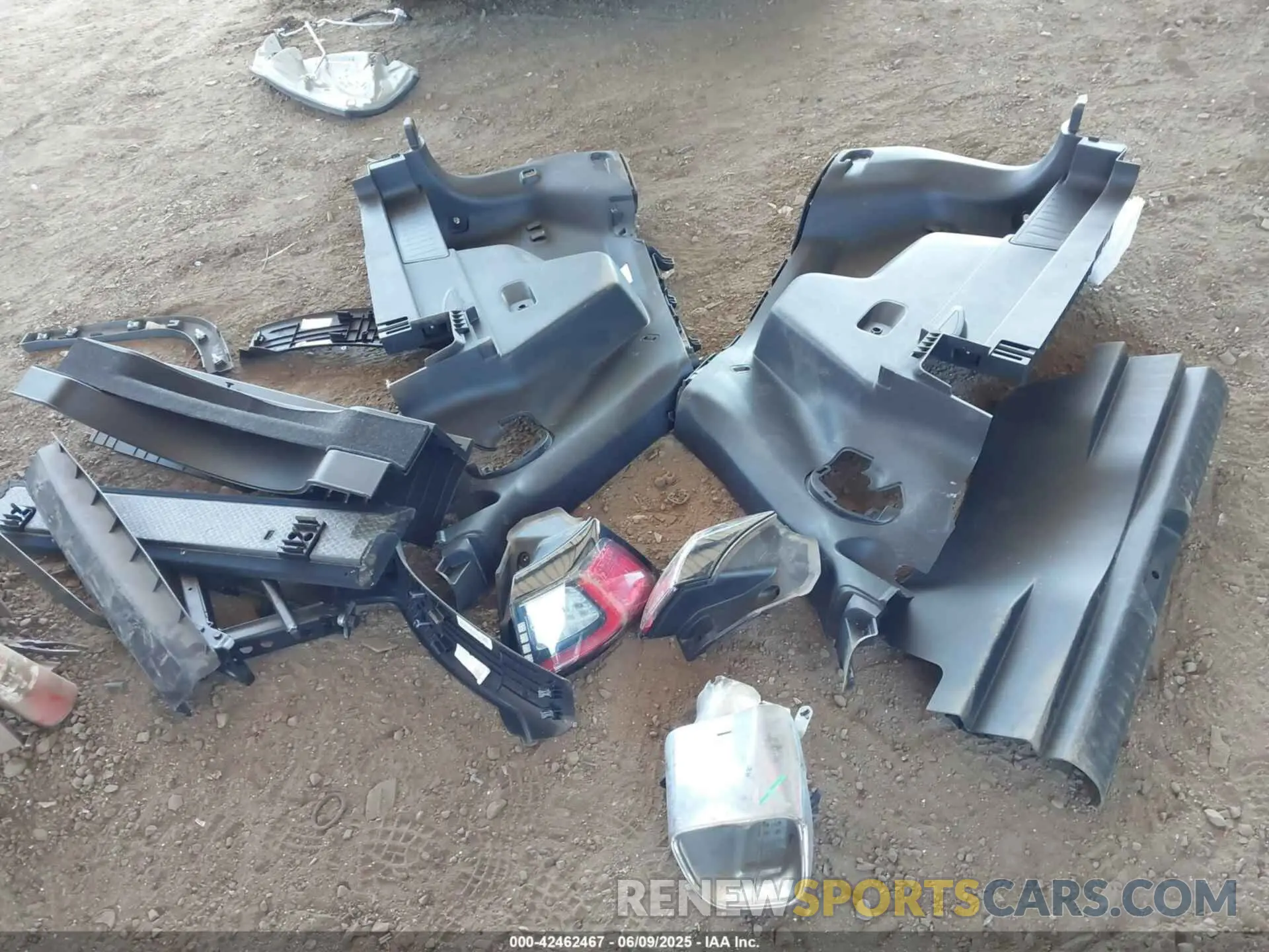 12 Photograph of a damaged car 1C4PJLMX5MD144338 JEEP CHEROKEE 2021