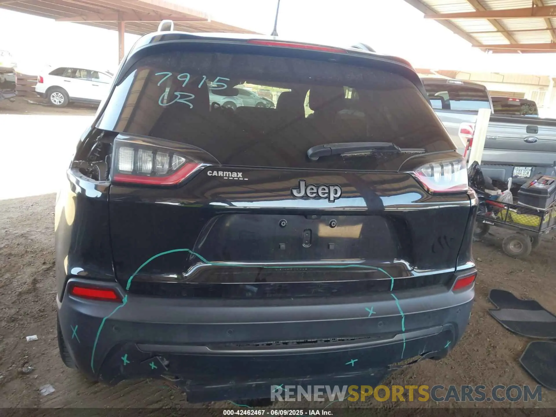 17 Photograph of a damaged car 1C4PJLMX5MD144338 JEEP CHEROKEE 2021