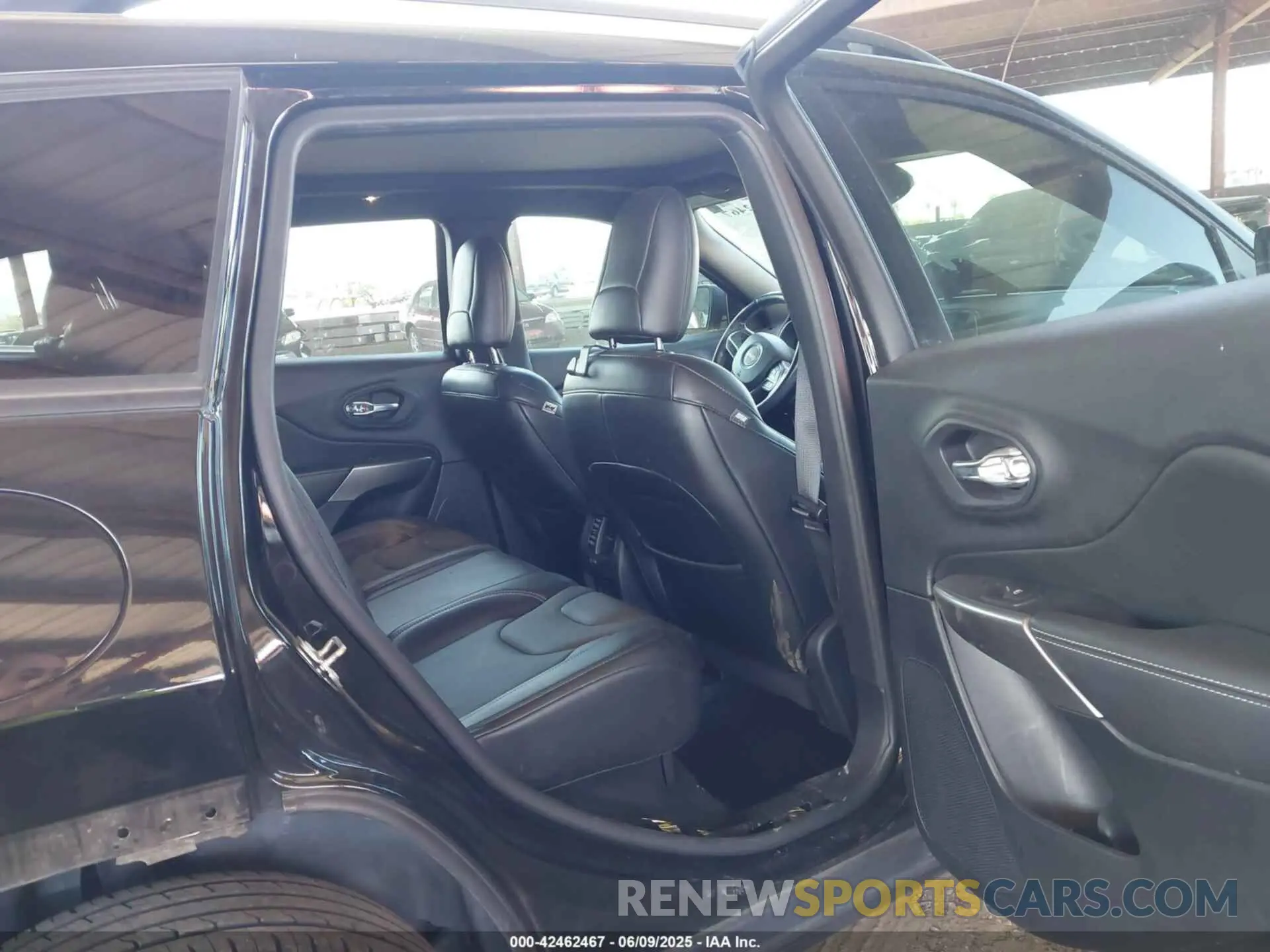 8 Photograph of a damaged car 1C4PJLMX5MD144338 JEEP CHEROKEE 2021