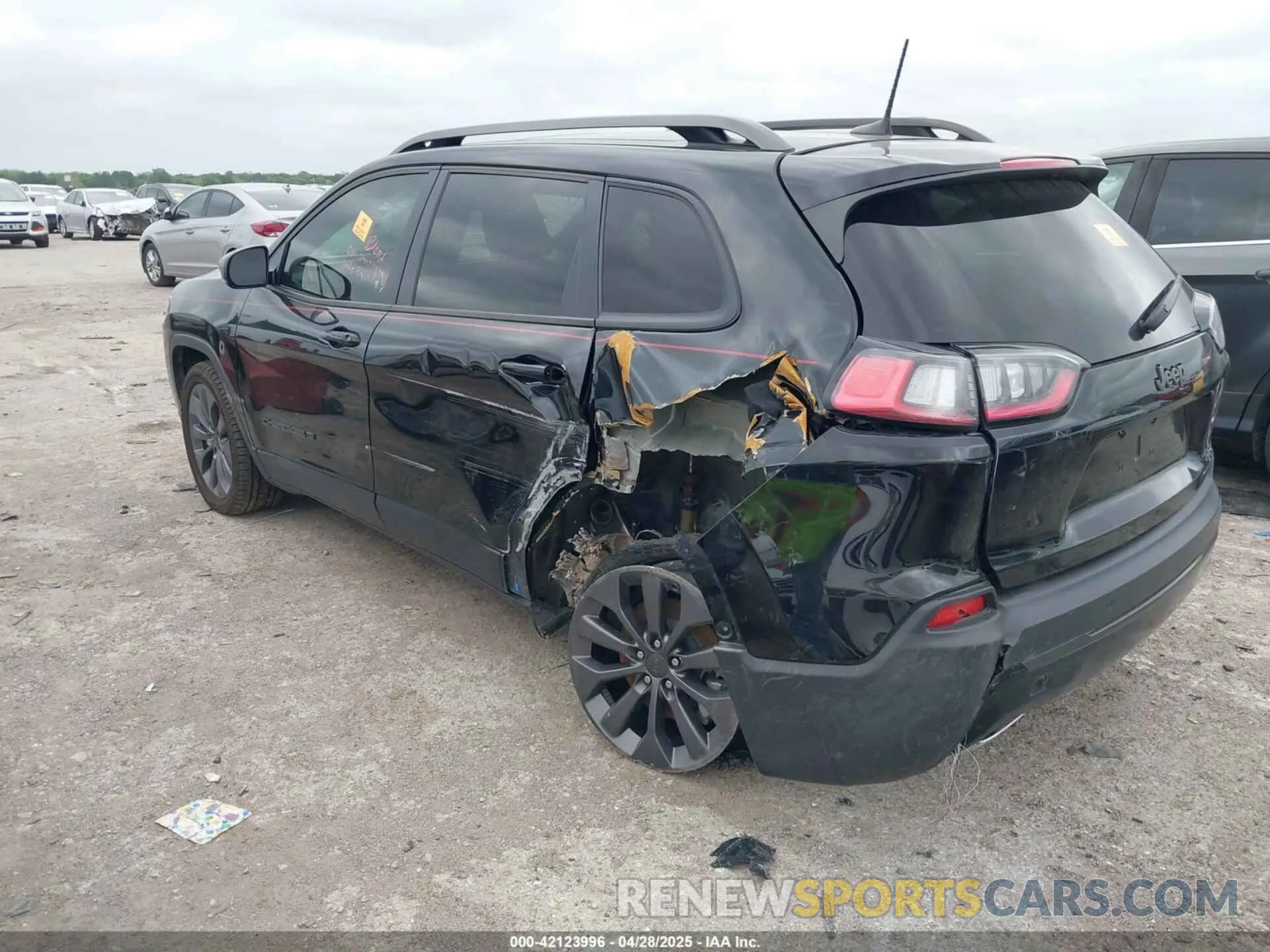 3 Photograph of a damaged car 1C4PJLMX5MD149992 JEEP CHEROKEE 2021