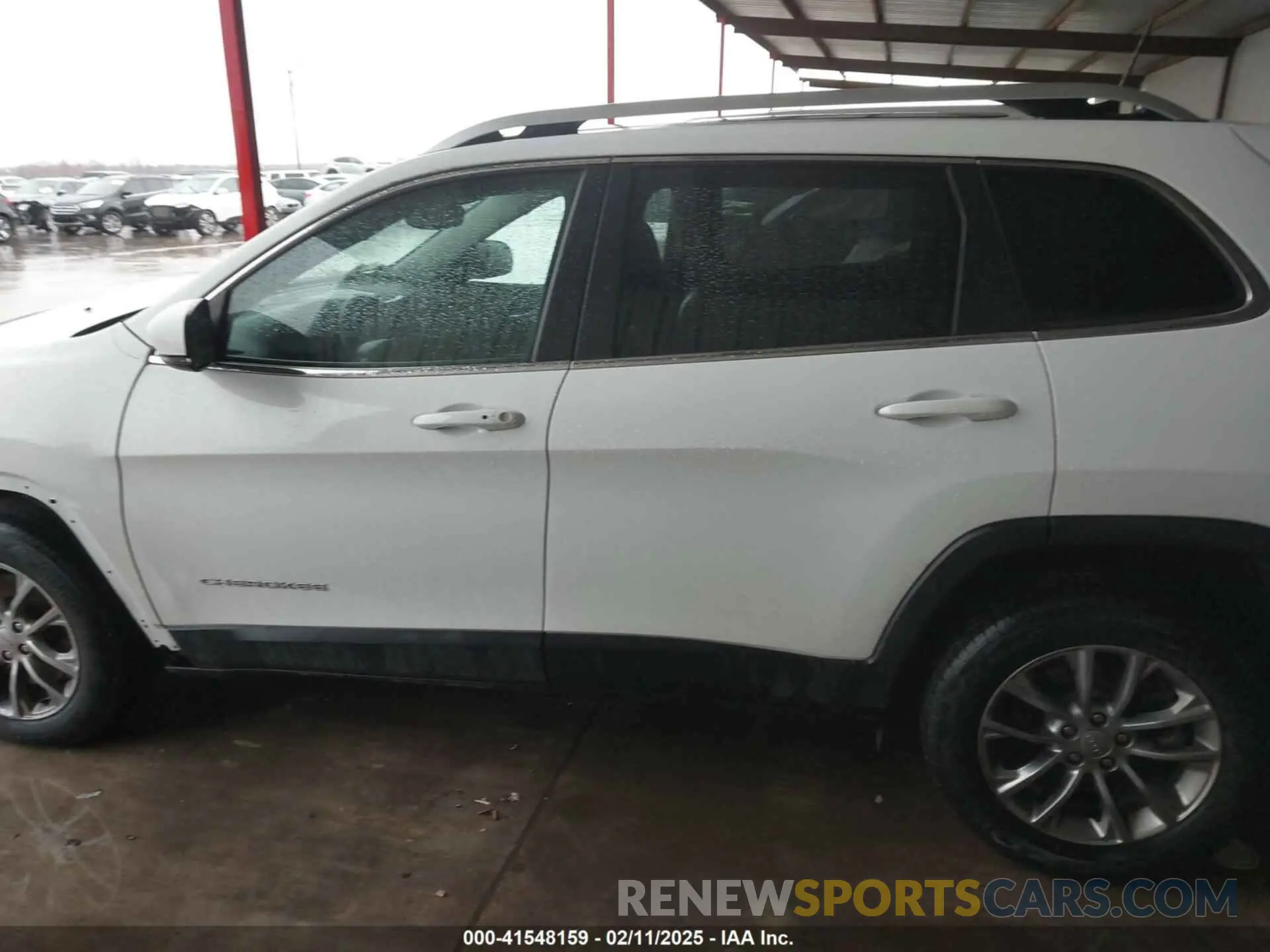 14 Photograph of a damaged car 1C4PJLMX7MD221078 JEEP CHEROKEE 2021