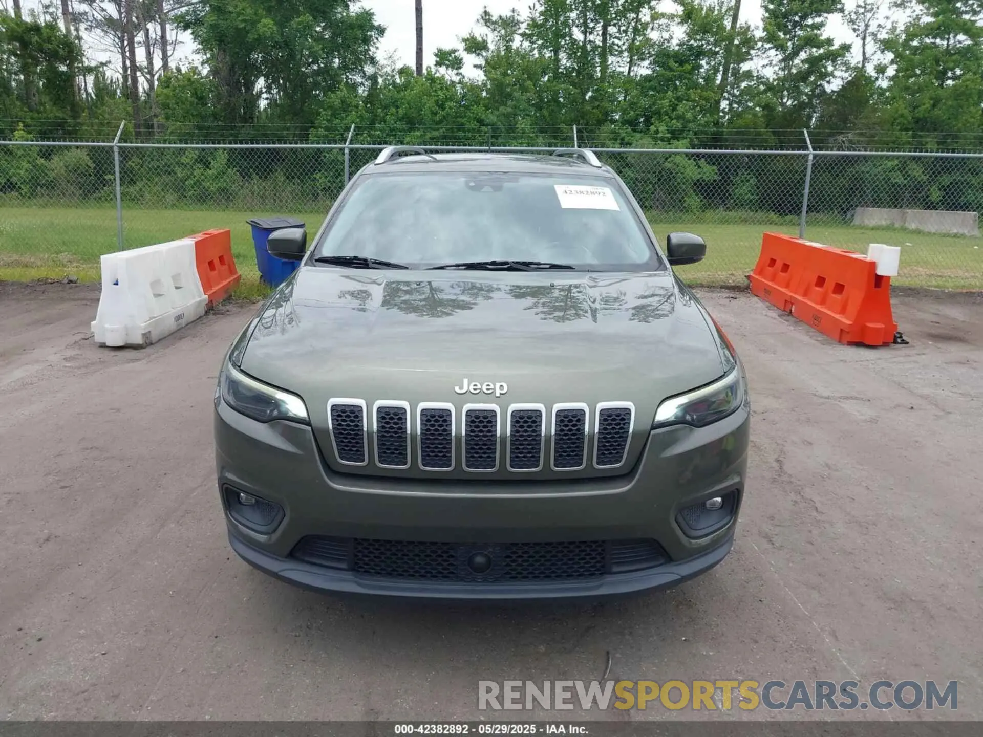 13 Photograph of a damaged car 1C4PJLMX8MD112435 JEEP CHEROKEE 2021