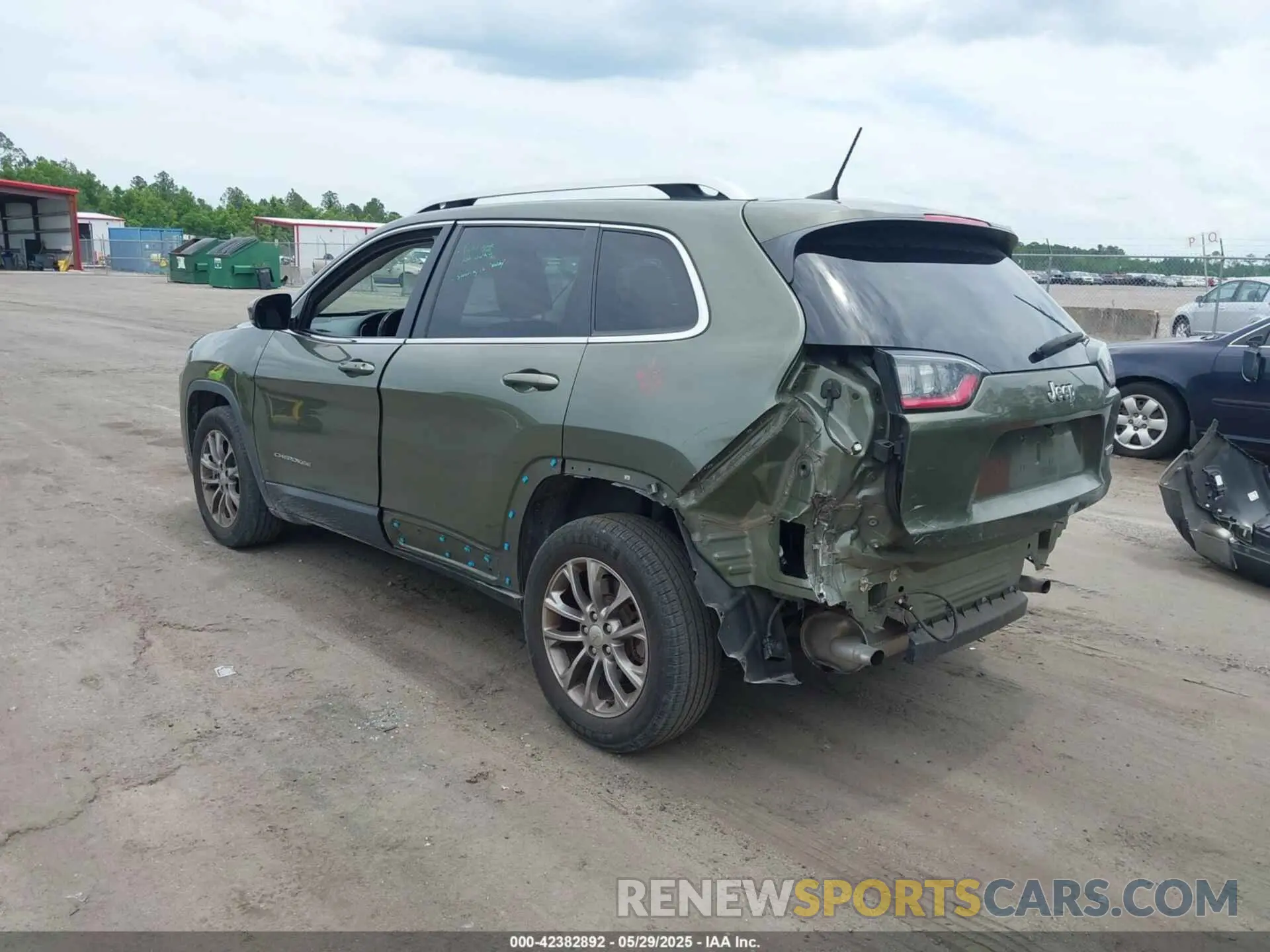3 Photograph of a damaged car 1C4PJLMX8MD112435 JEEP CHEROKEE 2021