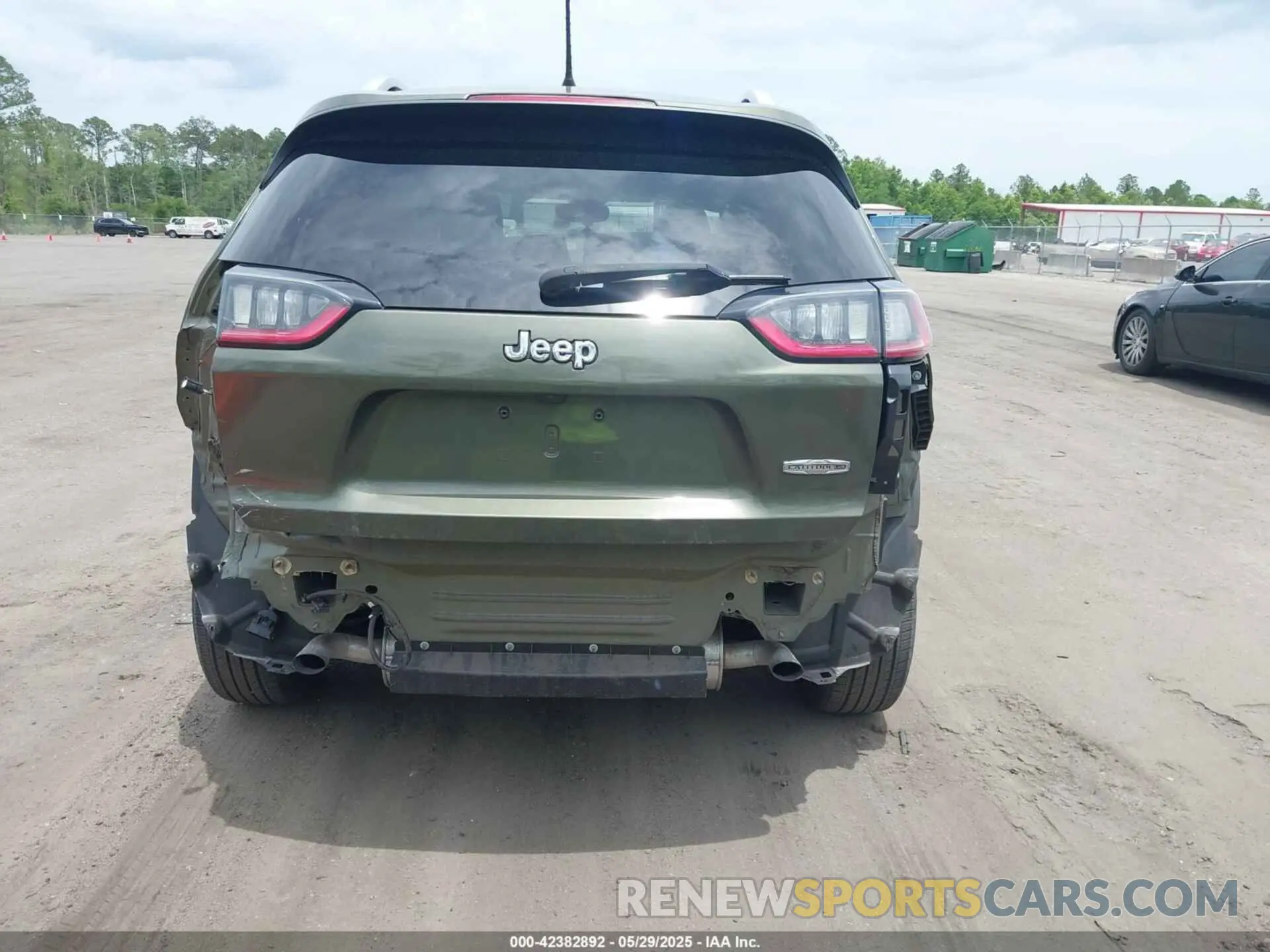 6 Photograph of a damaged car 1C4PJLMX8MD112435 JEEP CHEROKEE 2021