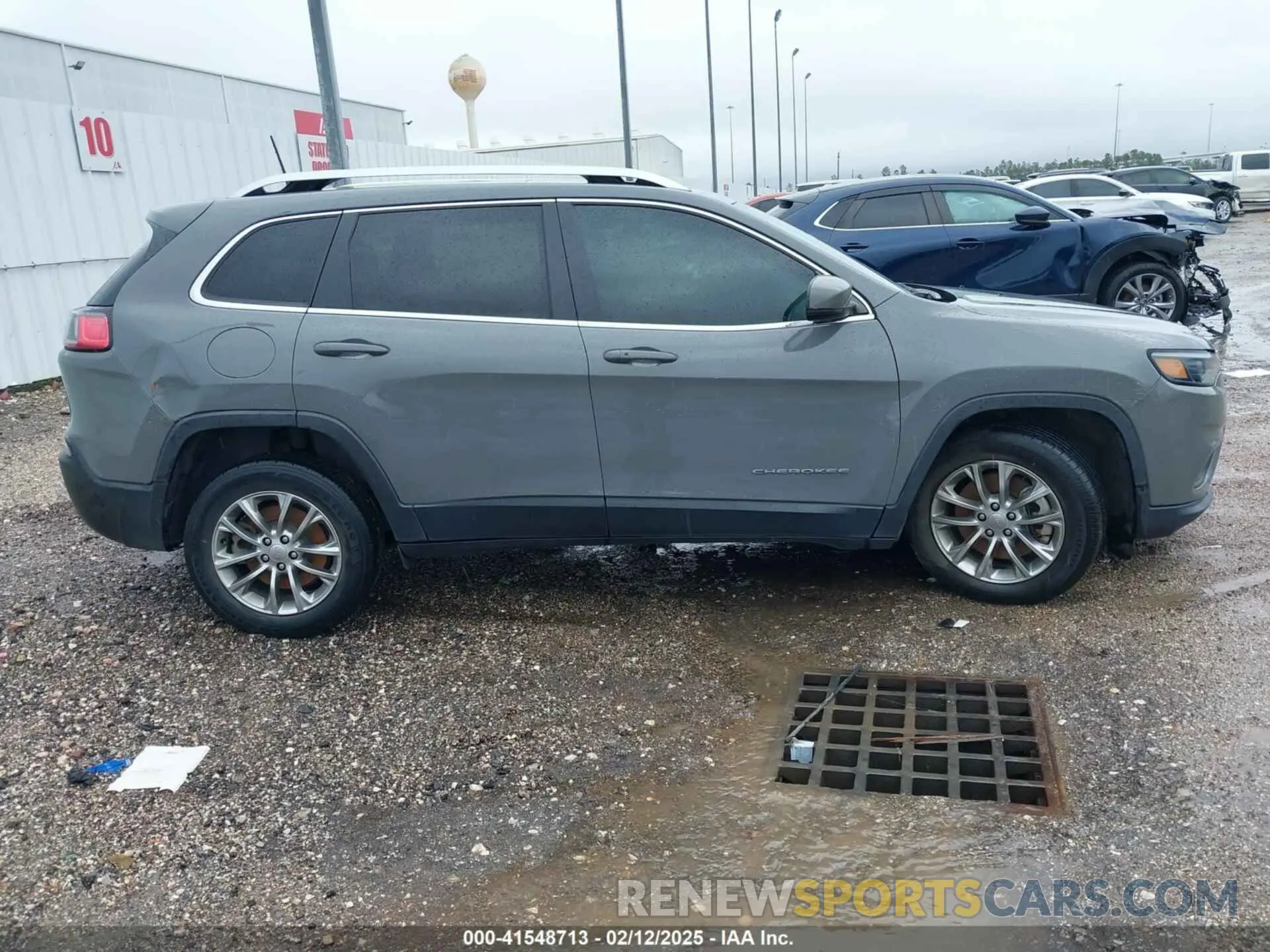 14 Photograph of a damaged car 1C4PJLMXXMD203934 JEEP CHEROKEE 2021