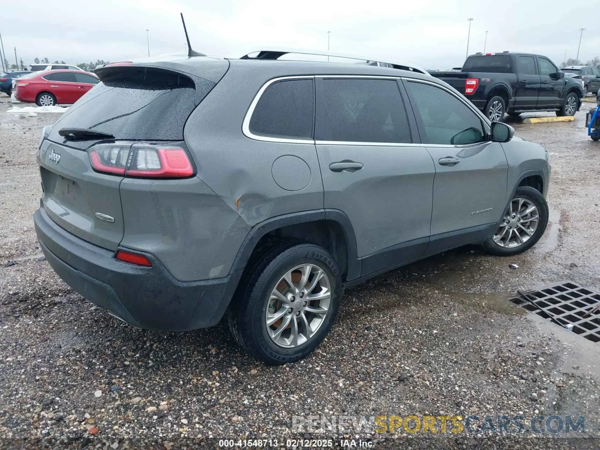 4 Photograph of a damaged car 1C4PJLMXXMD203934 JEEP CHEROKEE 2021
