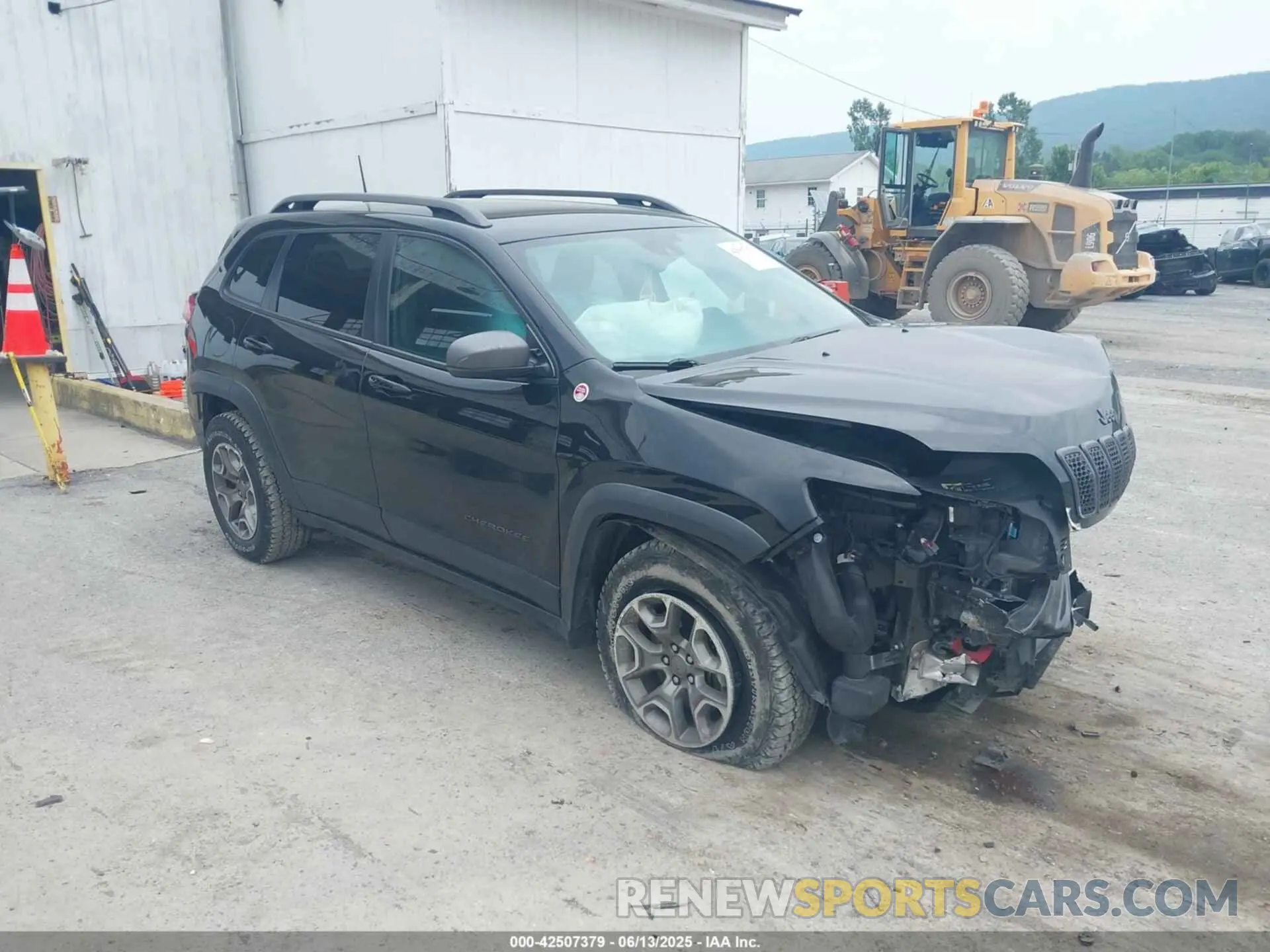 1 Photograph of a damaged car 1C4PJMBX0MD167941 JEEP CHEROKEE 2021