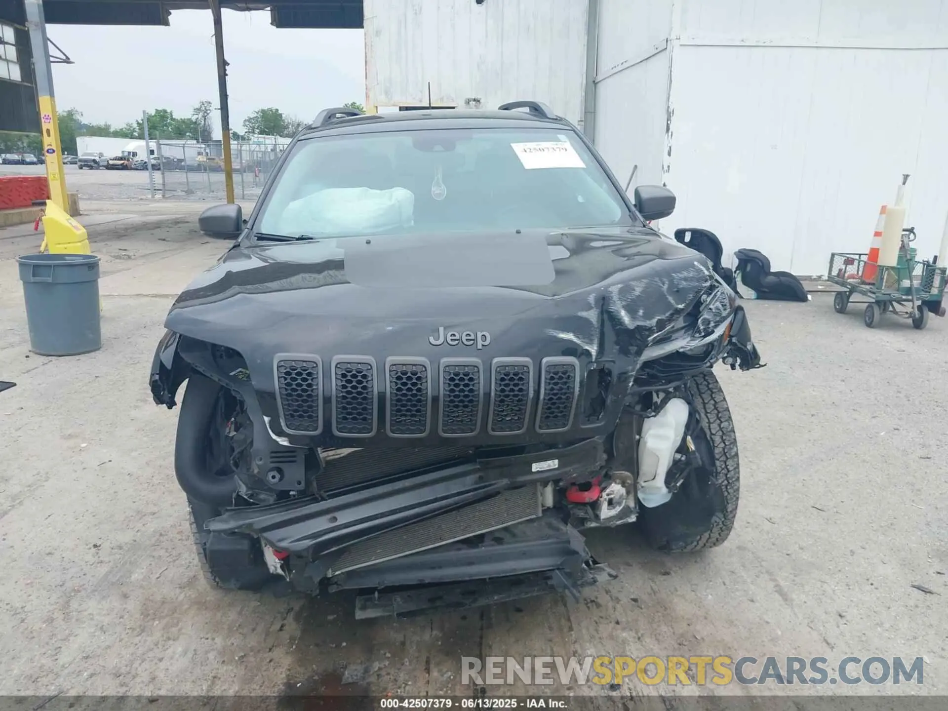 13 Photograph of a damaged car 1C4PJMBX0MD167941 JEEP CHEROKEE 2021