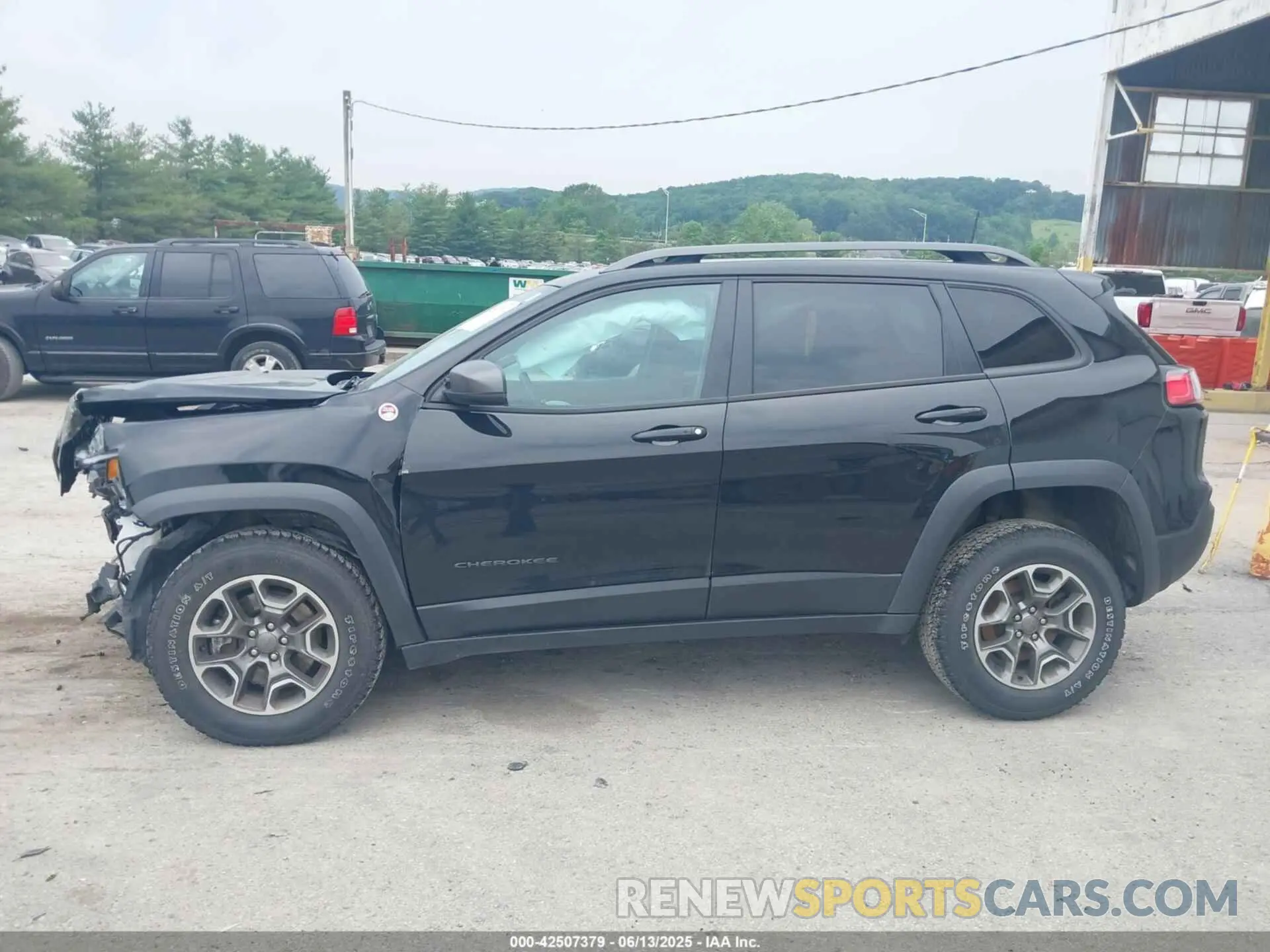 15 Photograph of a damaged car 1C4PJMBX0MD167941 JEEP CHEROKEE 2021