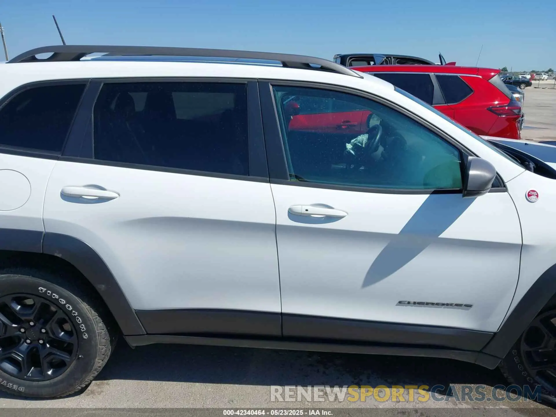 13 Photograph of a damaged car 1C4PJMBX1MD145169 JEEP CHEROKEE 2021