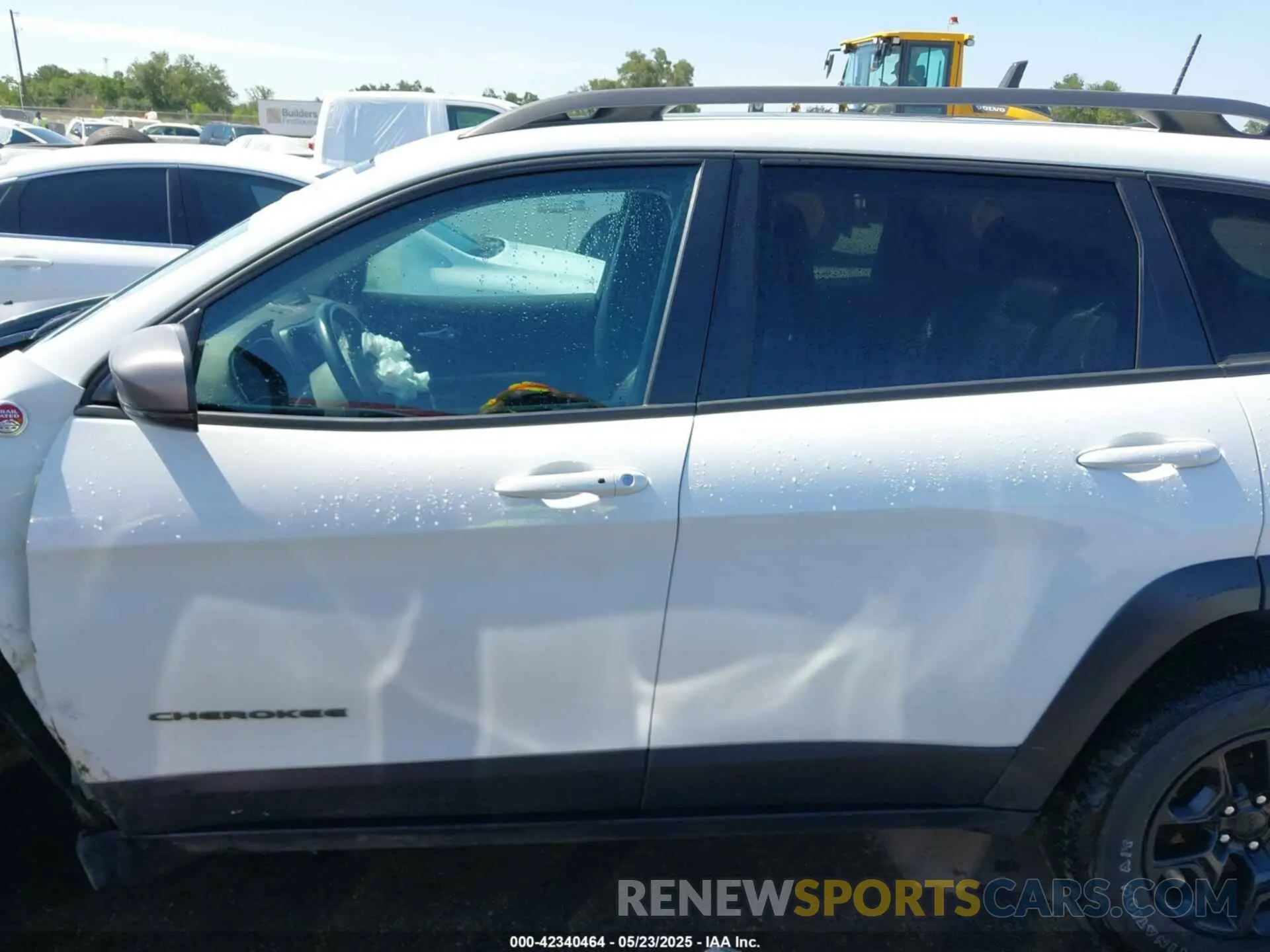 14 Photograph of a damaged car 1C4PJMBX1MD145169 JEEP CHEROKEE 2021