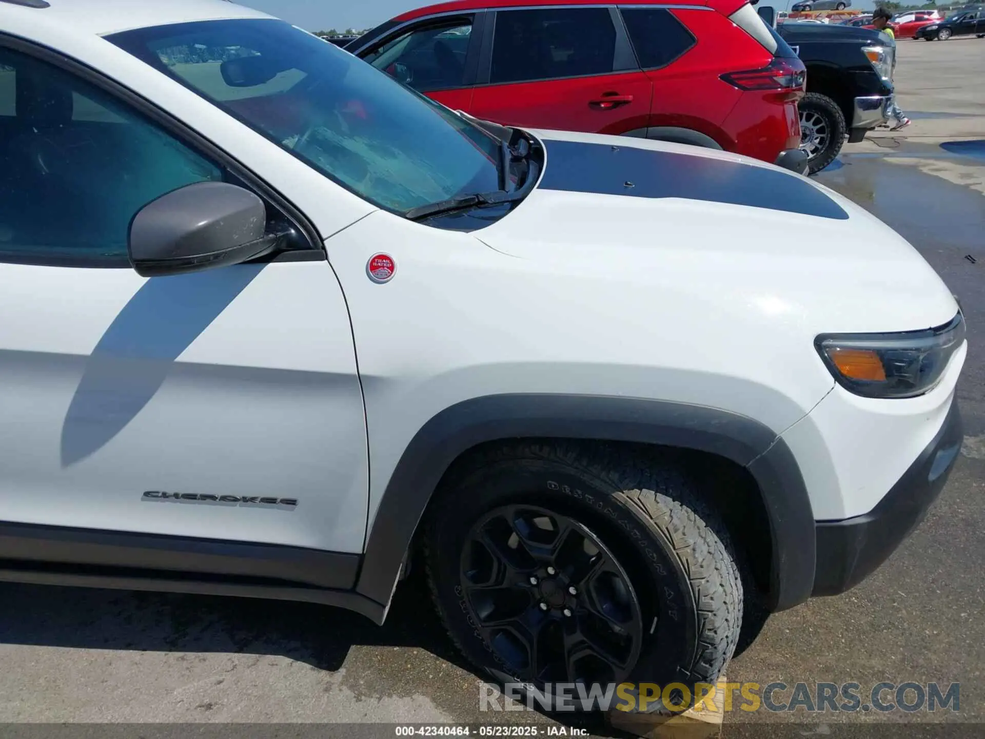 18 Photograph of a damaged car 1C4PJMBX1MD145169 JEEP CHEROKEE 2021