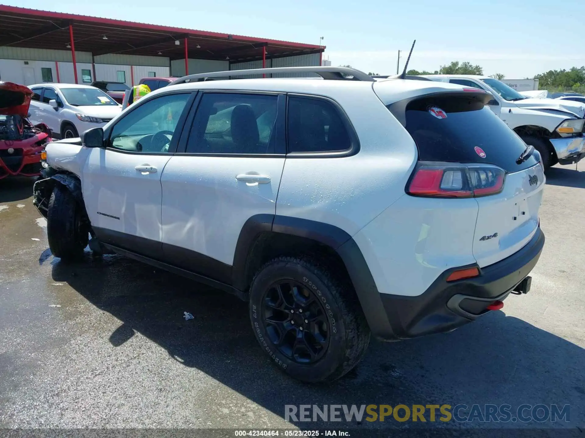 3 Photograph of a damaged car 1C4PJMBX1MD145169 JEEP CHEROKEE 2021