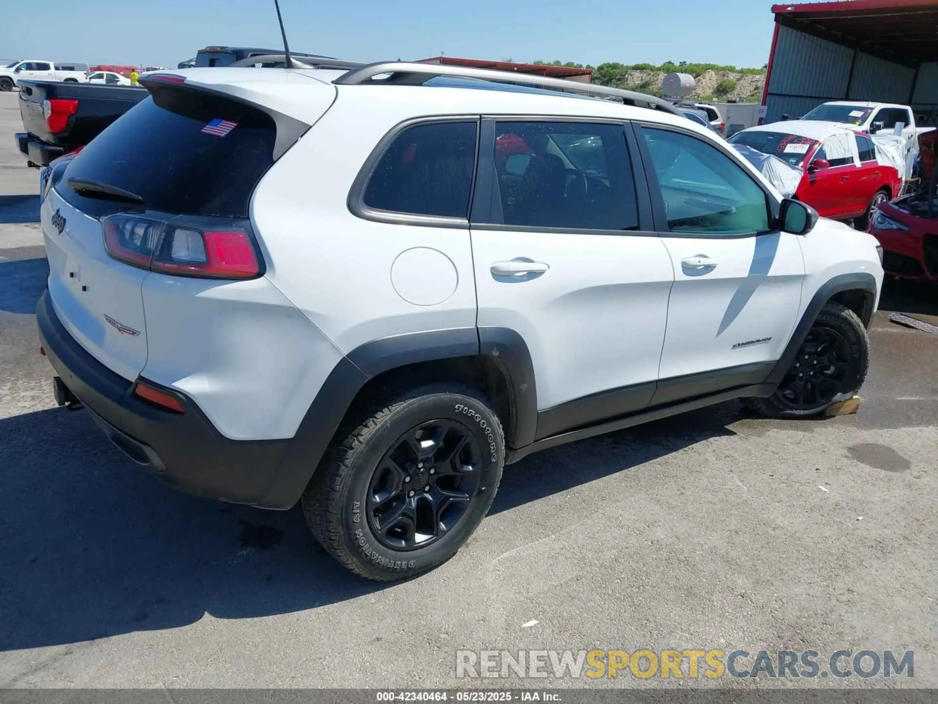 4 Photograph of a damaged car 1C4PJMBX1MD145169 JEEP CHEROKEE 2021