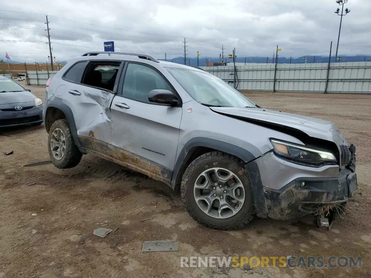 4 Photograph of a damaged car 1C4PJMBX2MD143446 JEEP CHEROKEE 2021