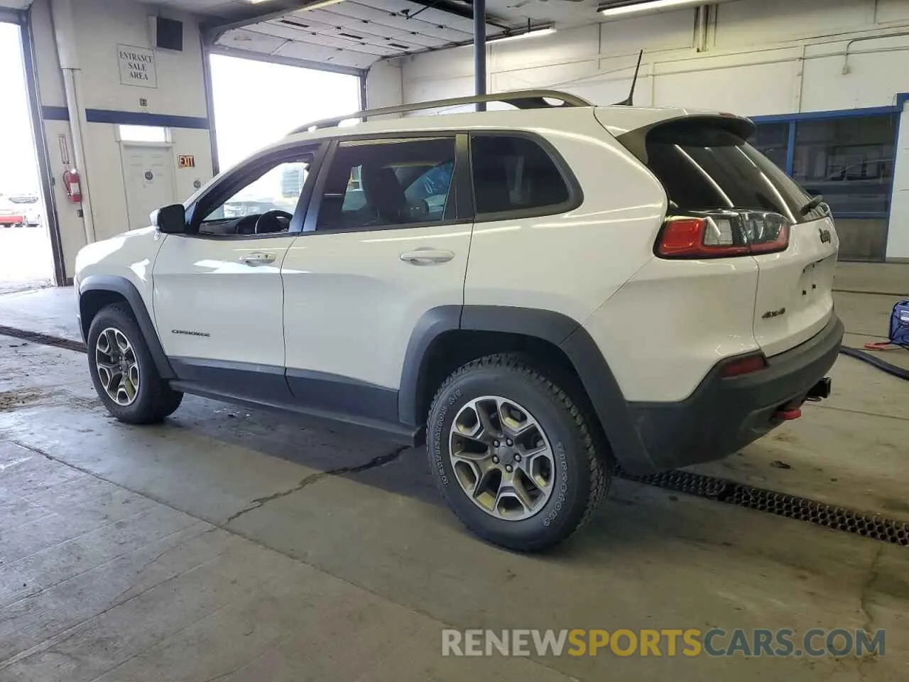 2 Photograph of a damaged car 1C4PJMBX5MD153629 JEEP CHEROKEE 2021