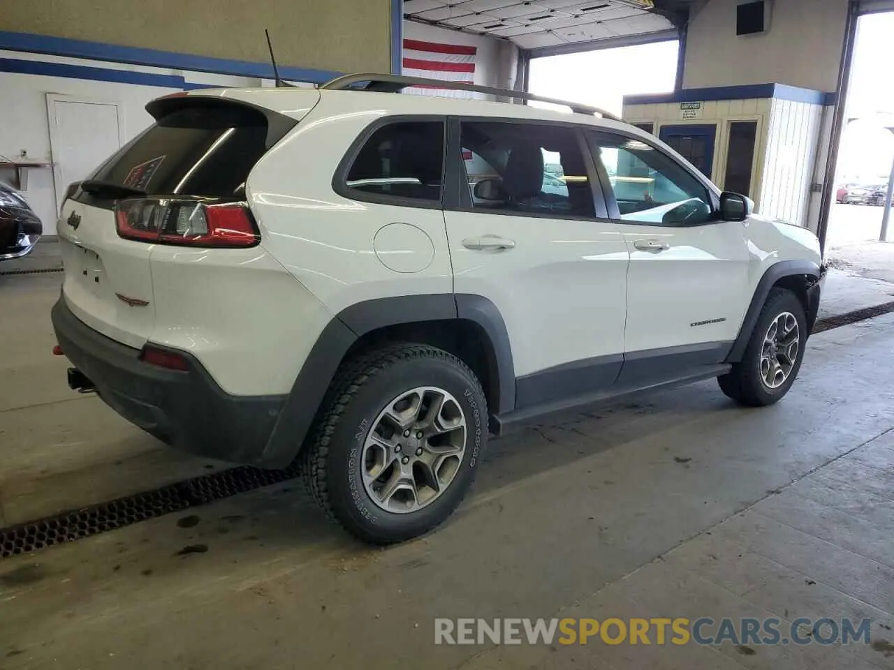3 Photograph of a damaged car 1C4PJMBX5MD153629 JEEP CHEROKEE 2021