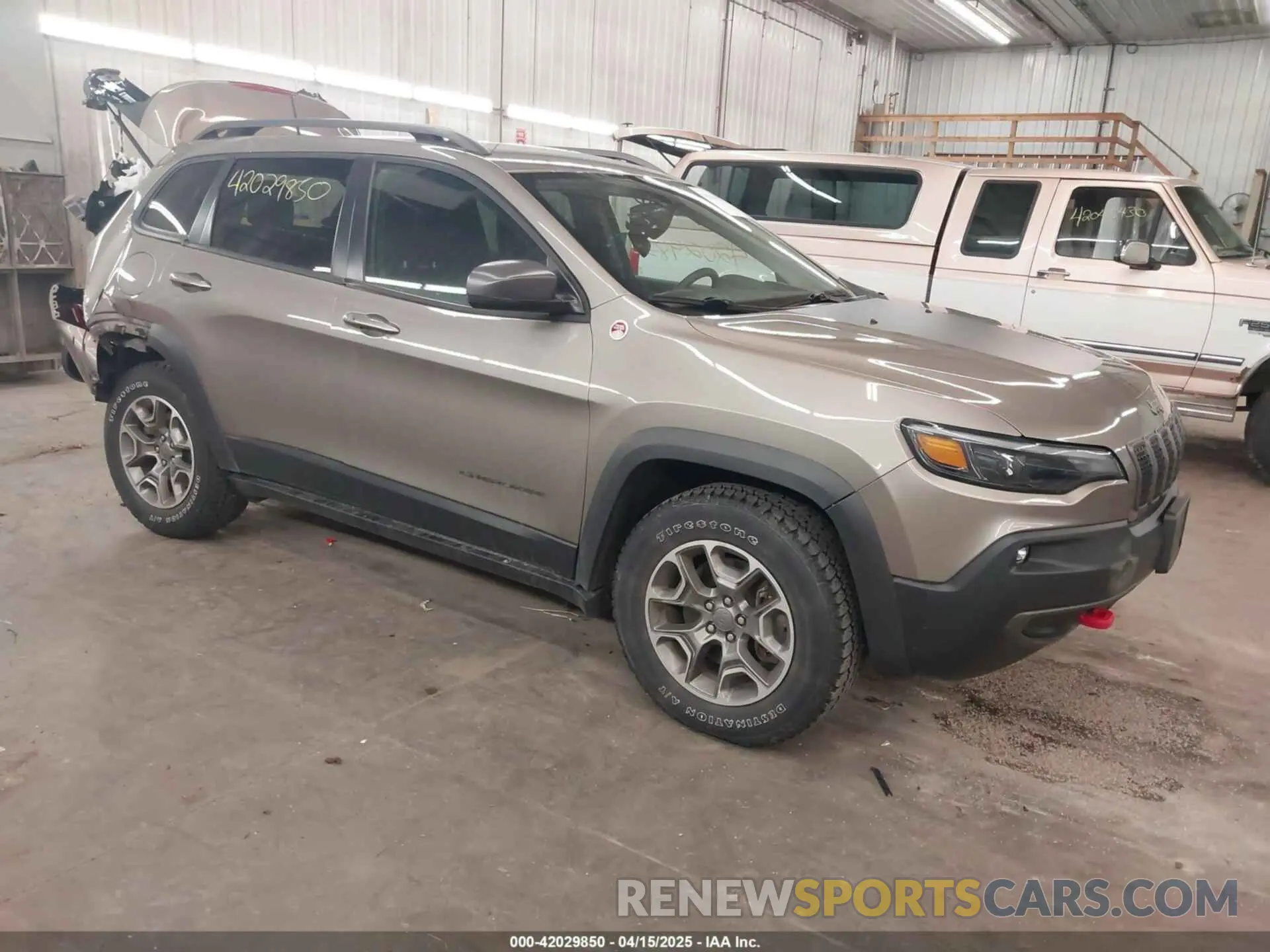1 Photograph of a damaged car 1C4PJMBX5MD231018 JEEP CHEROKEE 2021