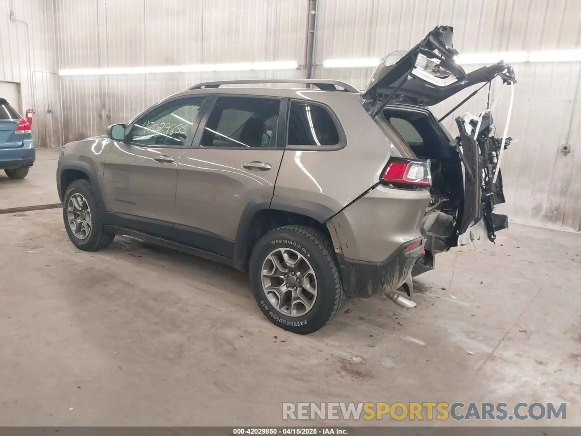 3 Photograph of a damaged car 1C4PJMBX5MD231018 JEEP CHEROKEE 2021