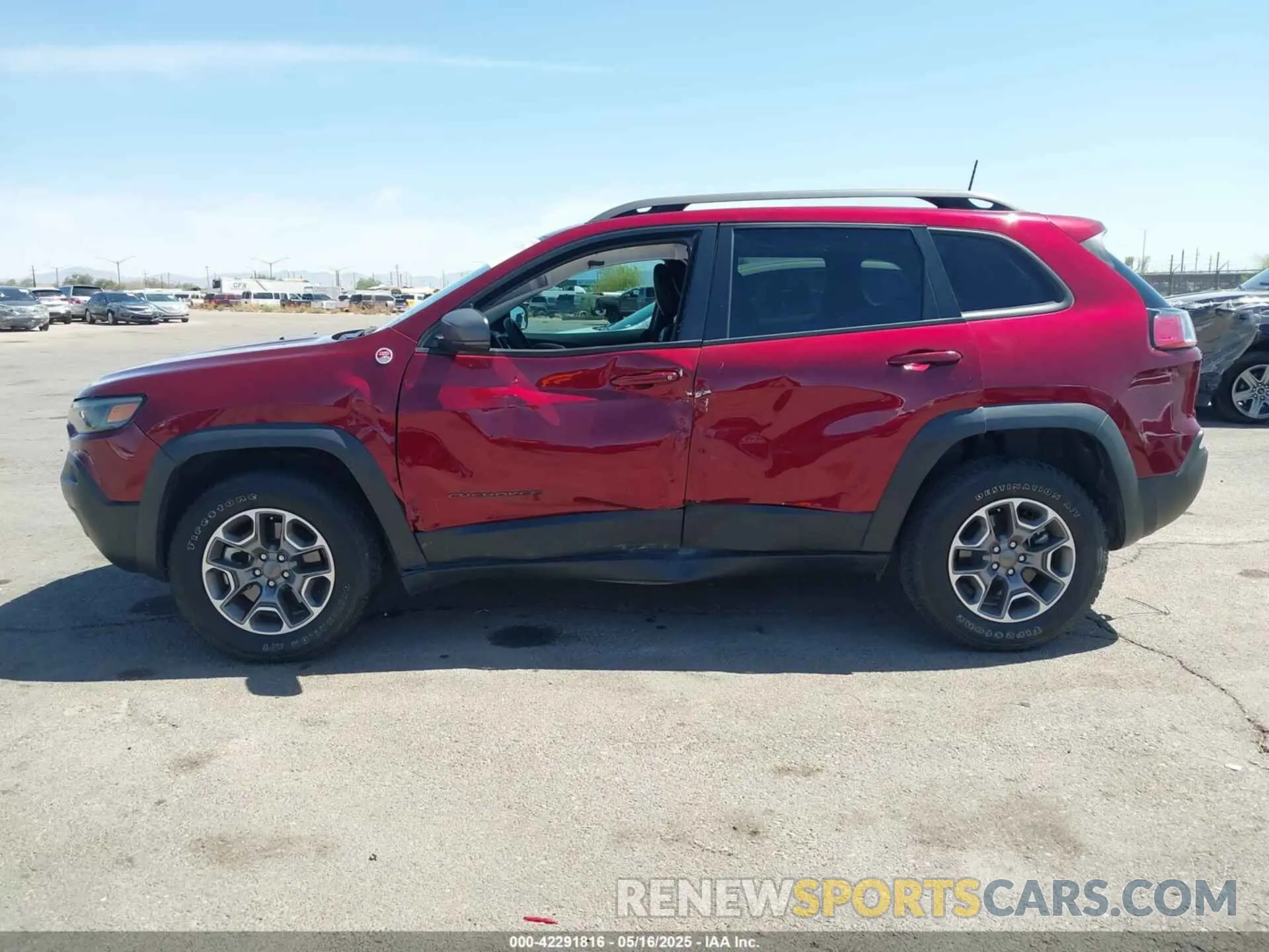 14 Photograph of a damaged car 1C4PJMBX6MD245283 JEEP CHEROKEE 2021