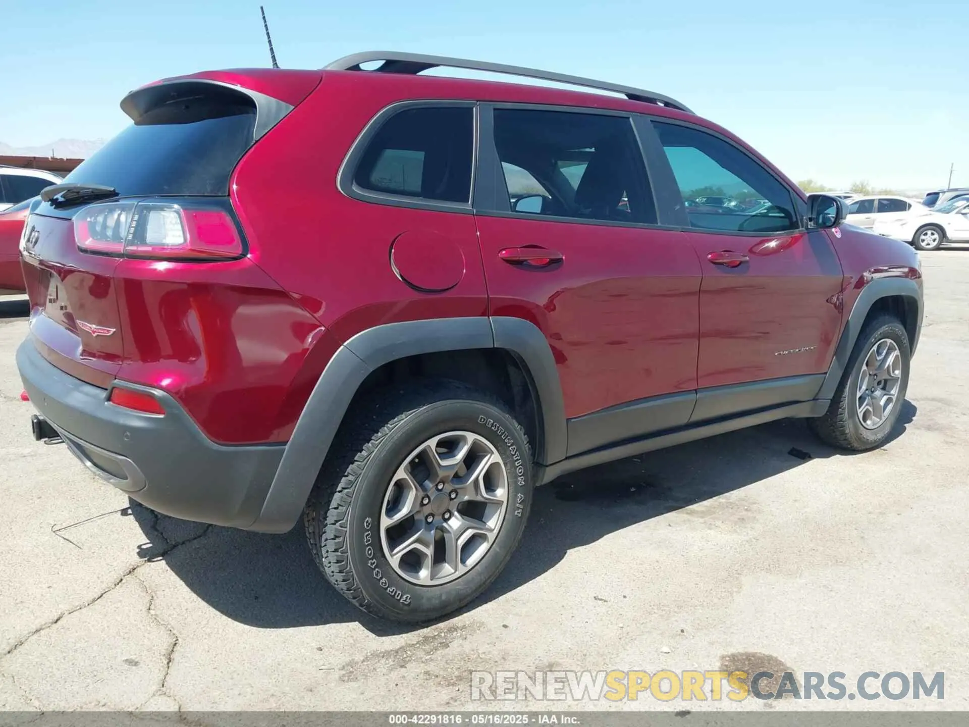 4 Photograph of a damaged car 1C4PJMBX6MD245283 JEEP CHEROKEE 2021