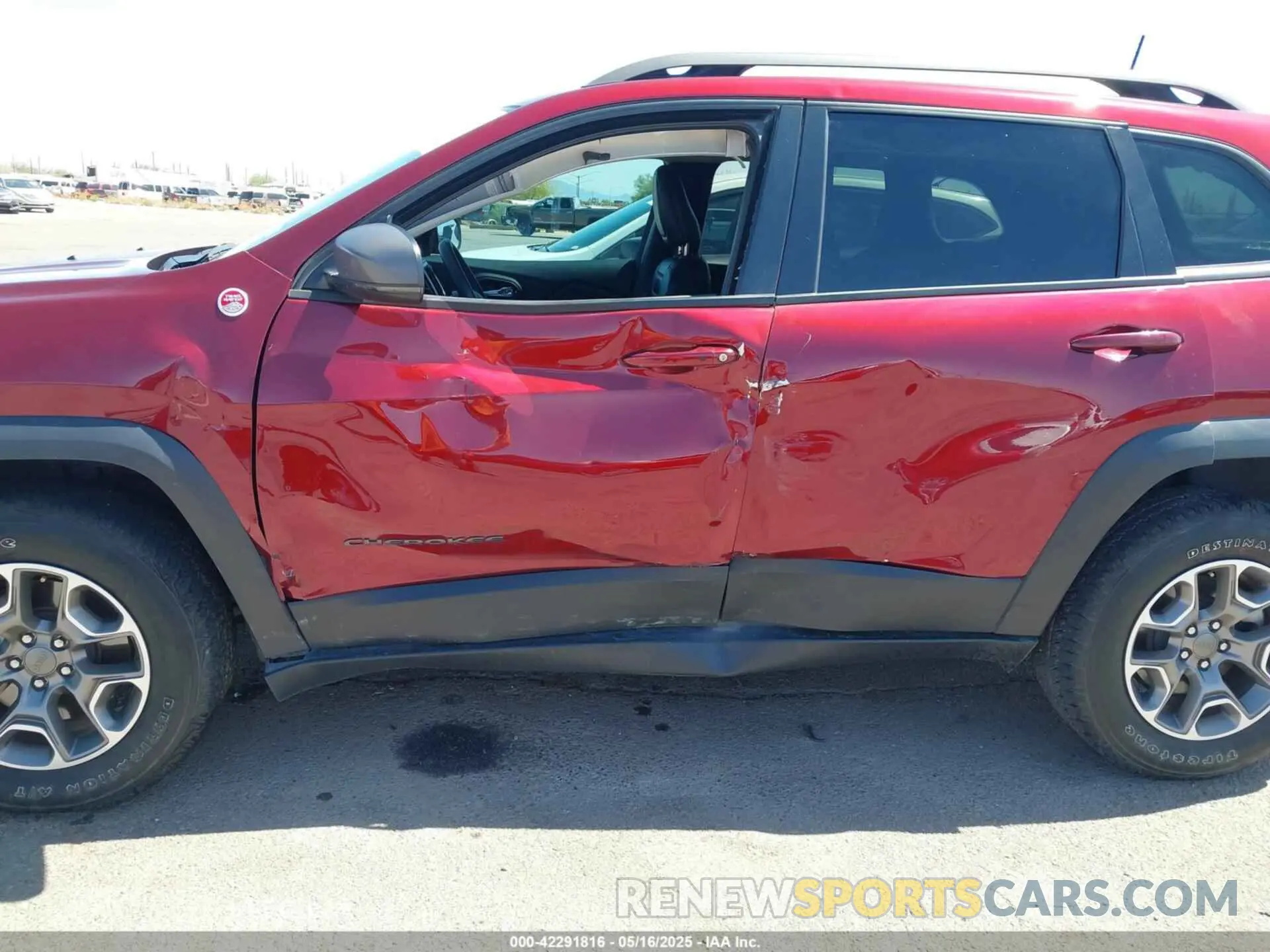 6 Photograph of a damaged car 1C4PJMBX6MD245283 JEEP CHEROKEE 2021