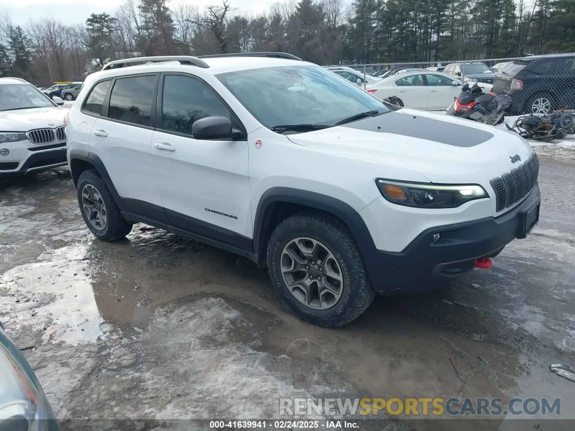 1 Photograph of a damaged car 1C4PJMBX8MD111326 JEEP CHEROKEE 2021