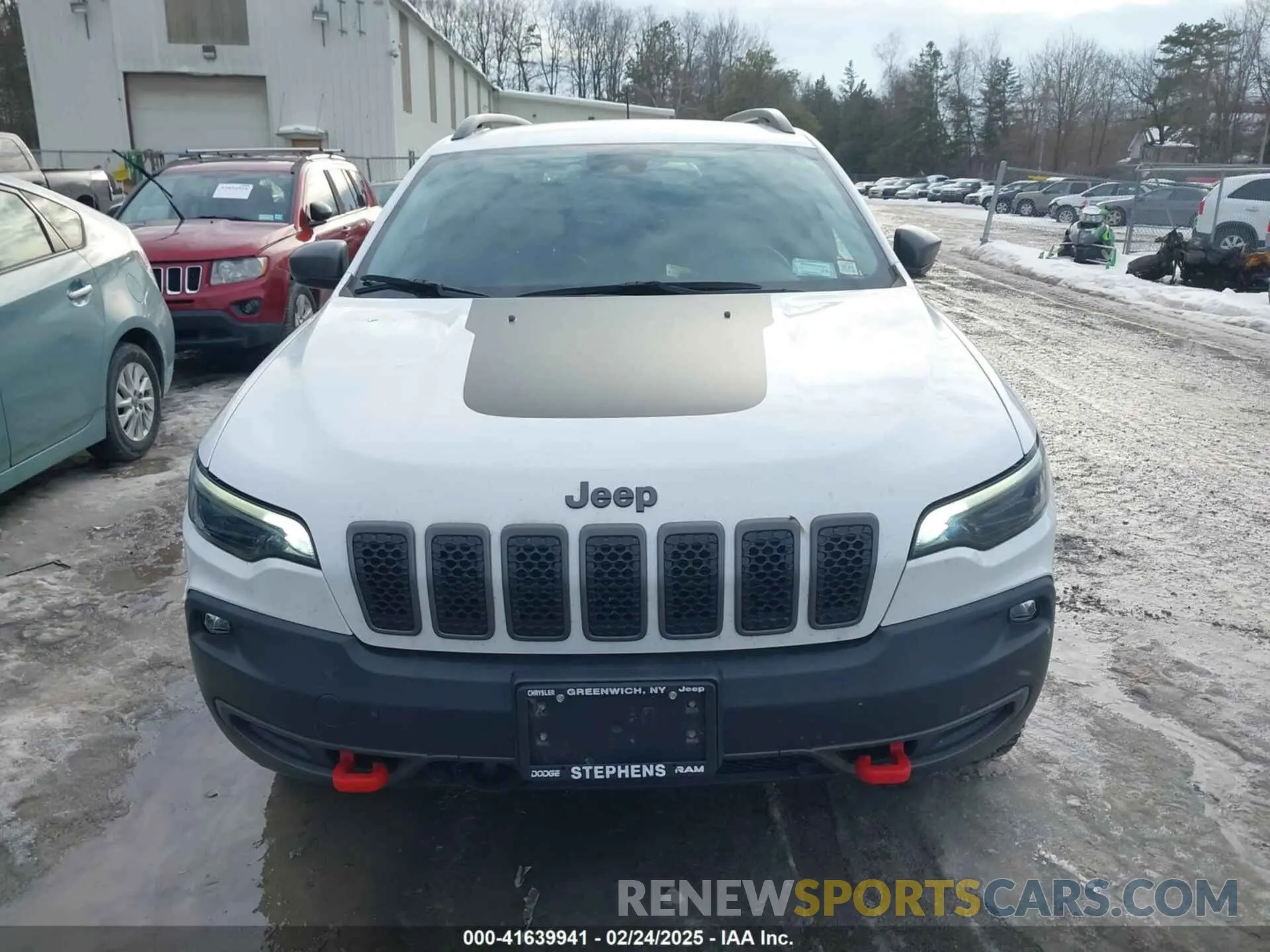 12 Photograph of a damaged car 1C4PJMBX8MD111326 JEEP CHEROKEE 2021
