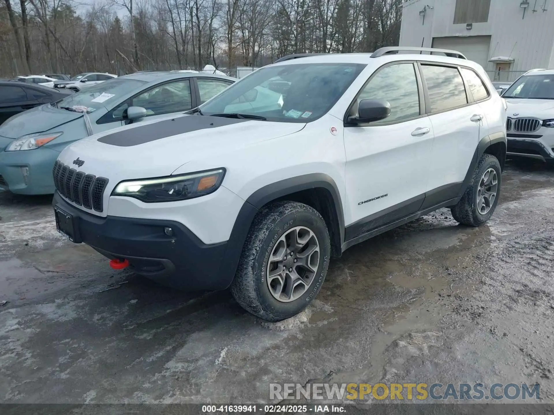 2 Photograph of a damaged car 1C4PJMBX8MD111326 JEEP CHEROKEE 2021