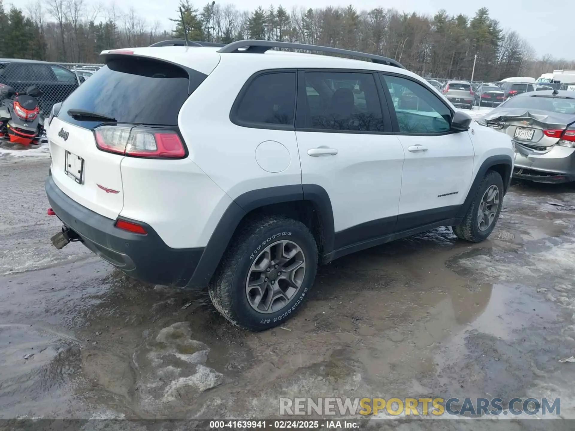 4 Photograph of a damaged car 1C4PJMBX8MD111326 JEEP CHEROKEE 2021