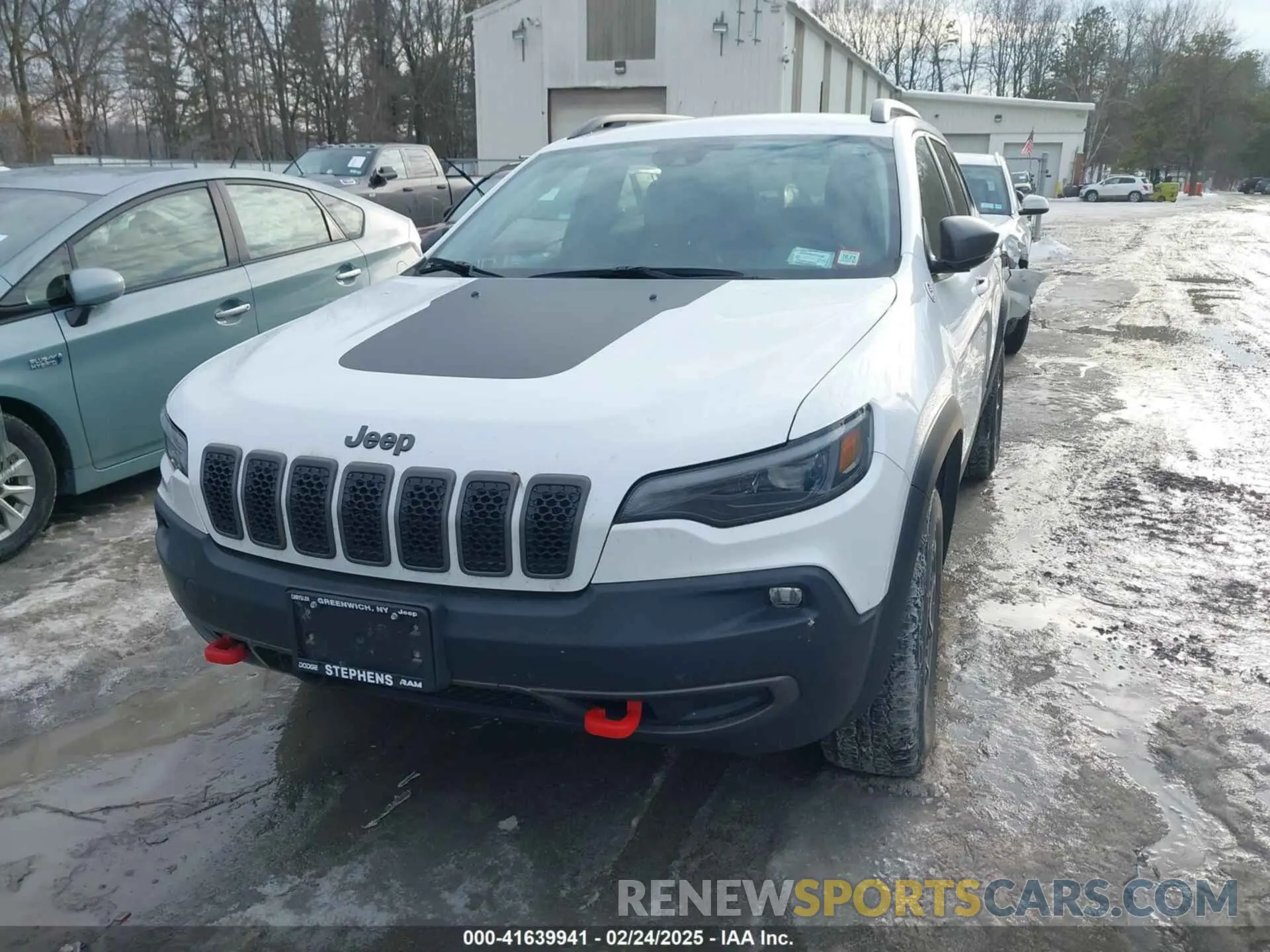 6 Photograph of a damaged car 1C4PJMBX8MD111326 JEEP CHEROKEE 2021