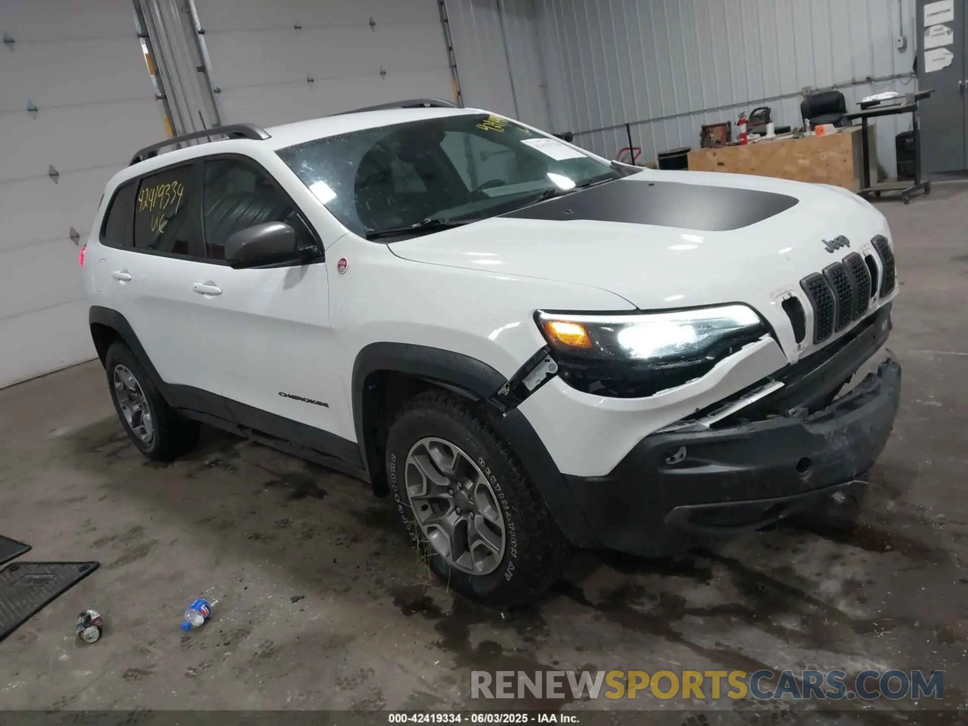 1 Photograph of a damaged car 1C4PJMBX8MD139644 JEEP CHEROKEE 2021