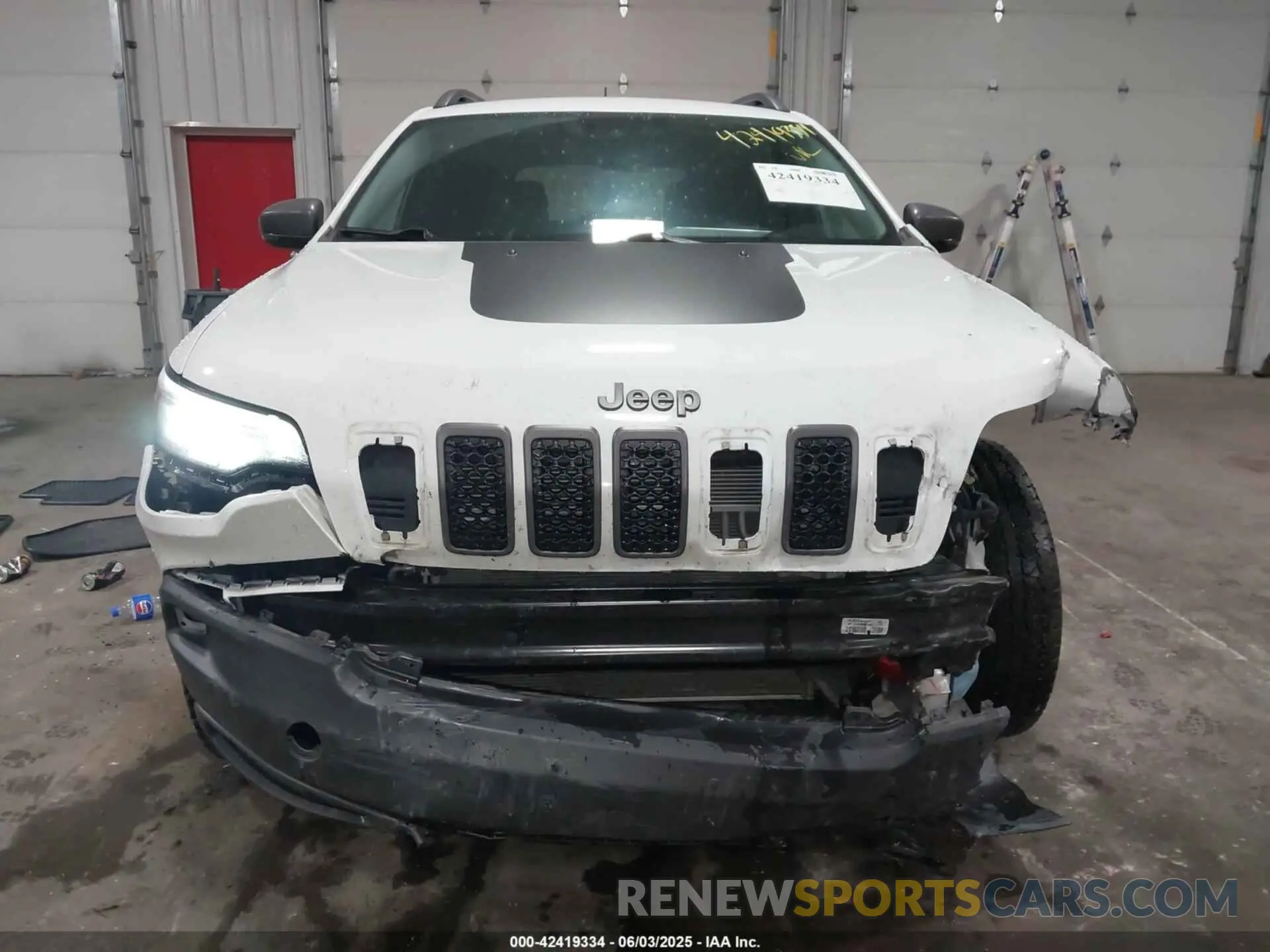 12 Photograph of a damaged car 1C4PJMBX8MD139644 JEEP CHEROKEE 2021