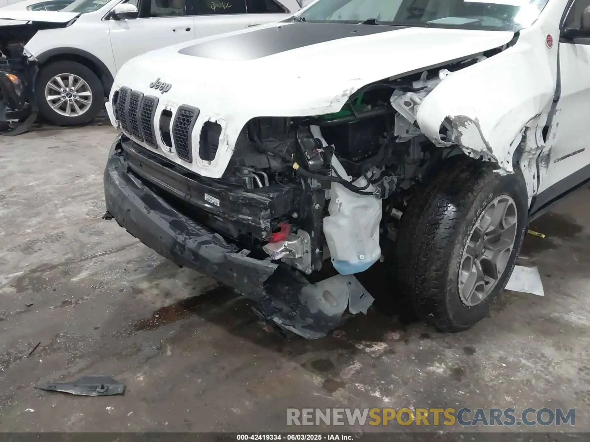 6 Photograph of a damaged car 1C4PJMBX8MD139644 JEEP CHEROKEE 2021