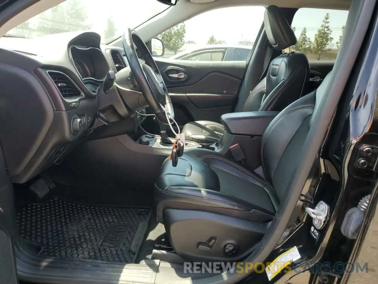 7 Photograph of a damaged car 1C4PJMBX8MD167153 JEEP CHEROKEE 2021