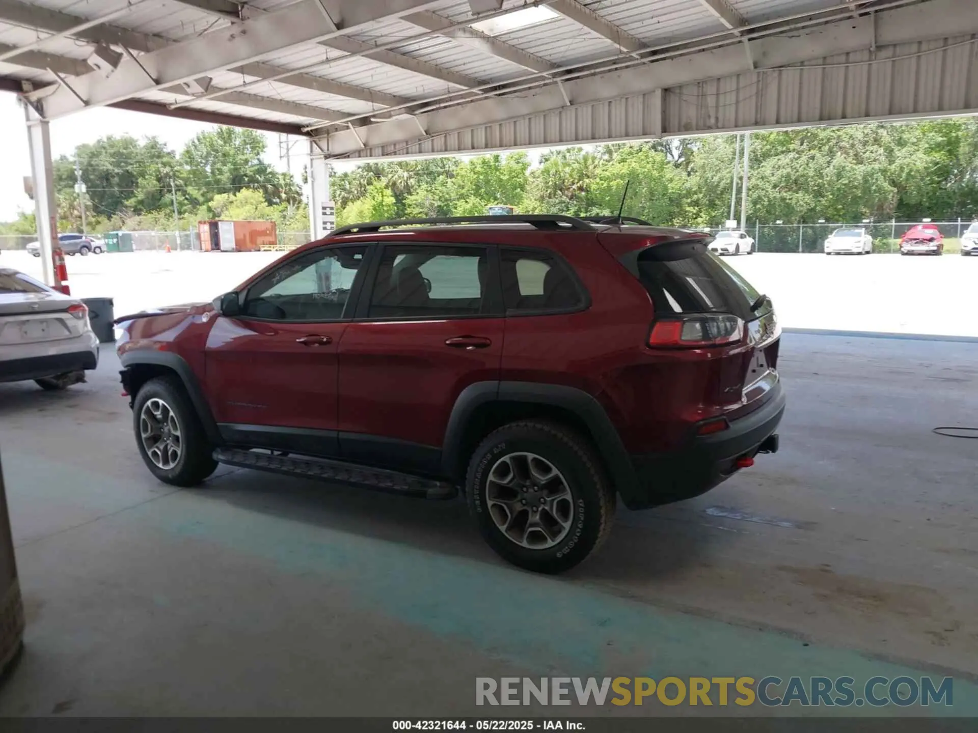14 Photograph of a damaged car 1C4PJMBX8MD218960 JEEP CHEROKEE 2021