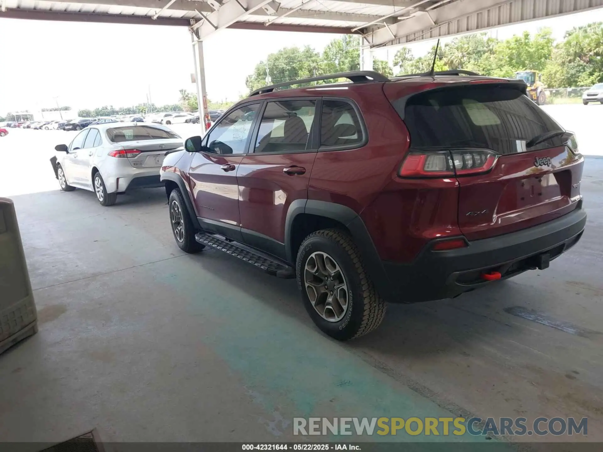 3 Photograph of a damaged car 1C4PJMBX8MD218960 JEEP CHEROKEE 2021