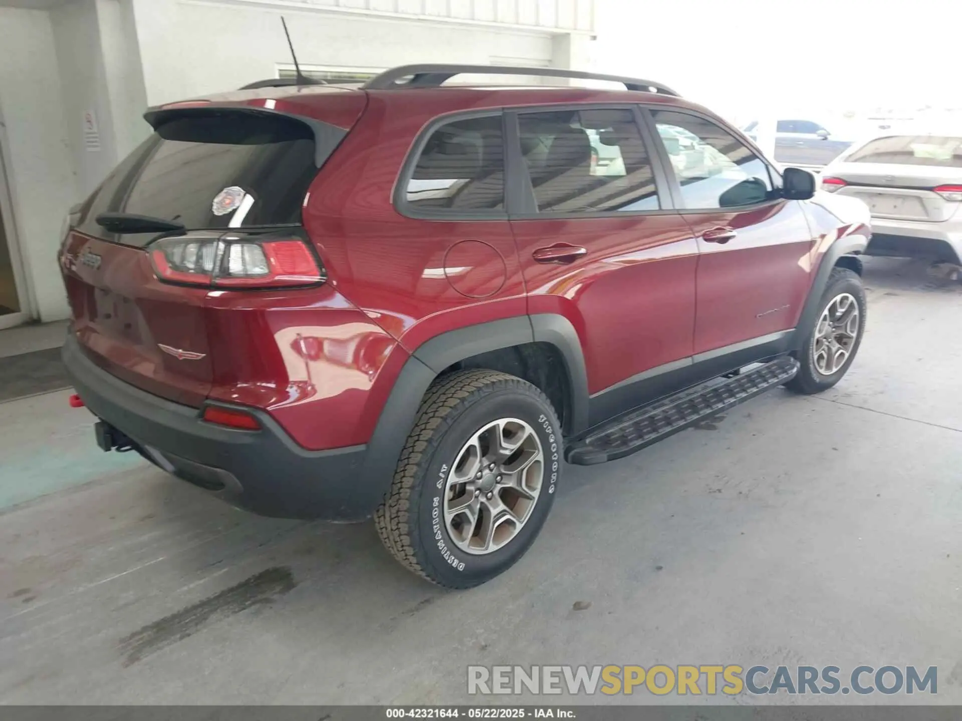 4 Photograph of a damaged car 1C4PJMBX8MD218960 JEEP CHEROKEE 2021