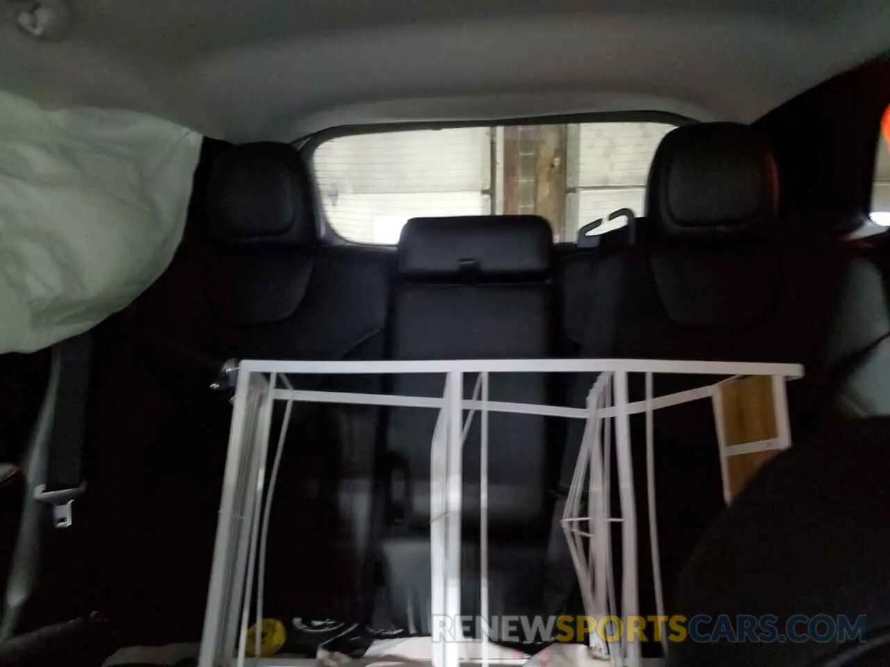 10 Photograph of a damaged car 1C4PJMBX8MD222989 JEEP CHEROKEE 2021