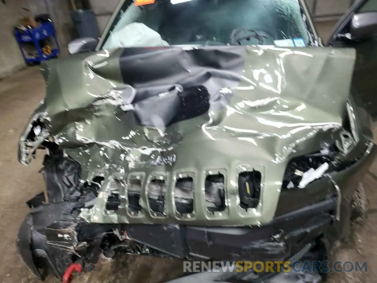12 Photograph of a damaged car 1C4PJMBX8MD222989 JEEP CHEROKEE 2021