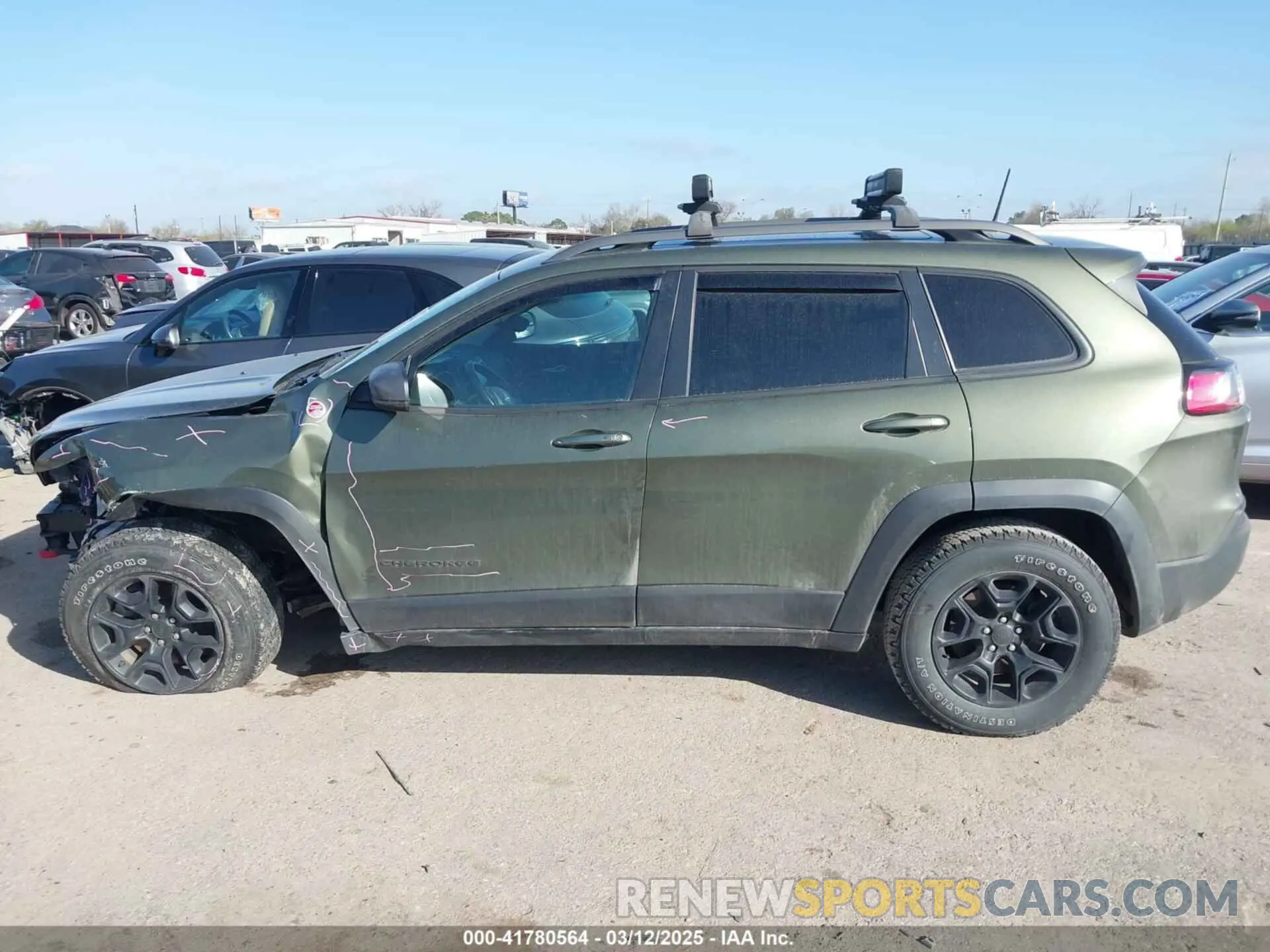 14 Photograph of a damaged car 1C4PJMBX9MD125087 JEEP CHEROKEE 2021